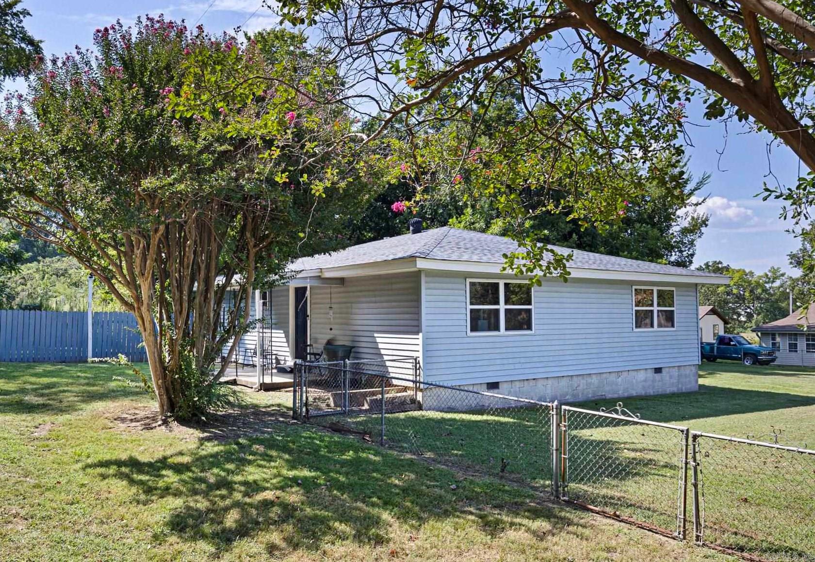 1908 S Knoxville Avenue Property Photo
