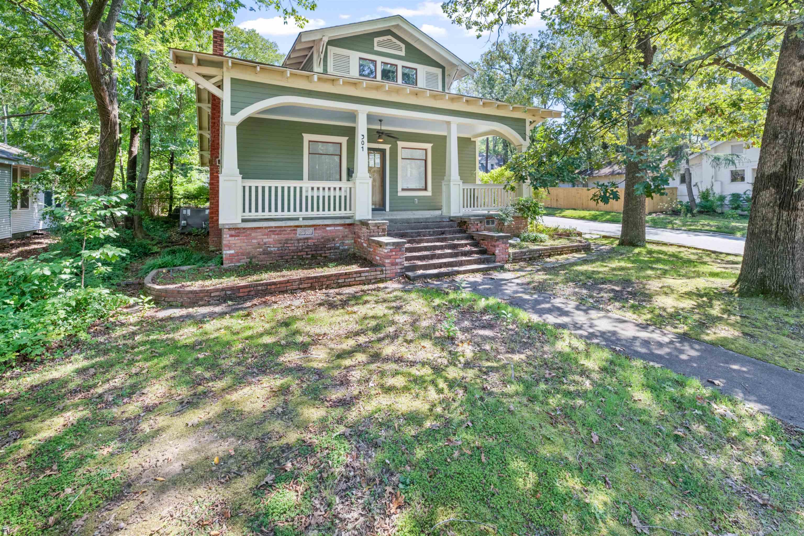 301 N Palm Street Property Photo
