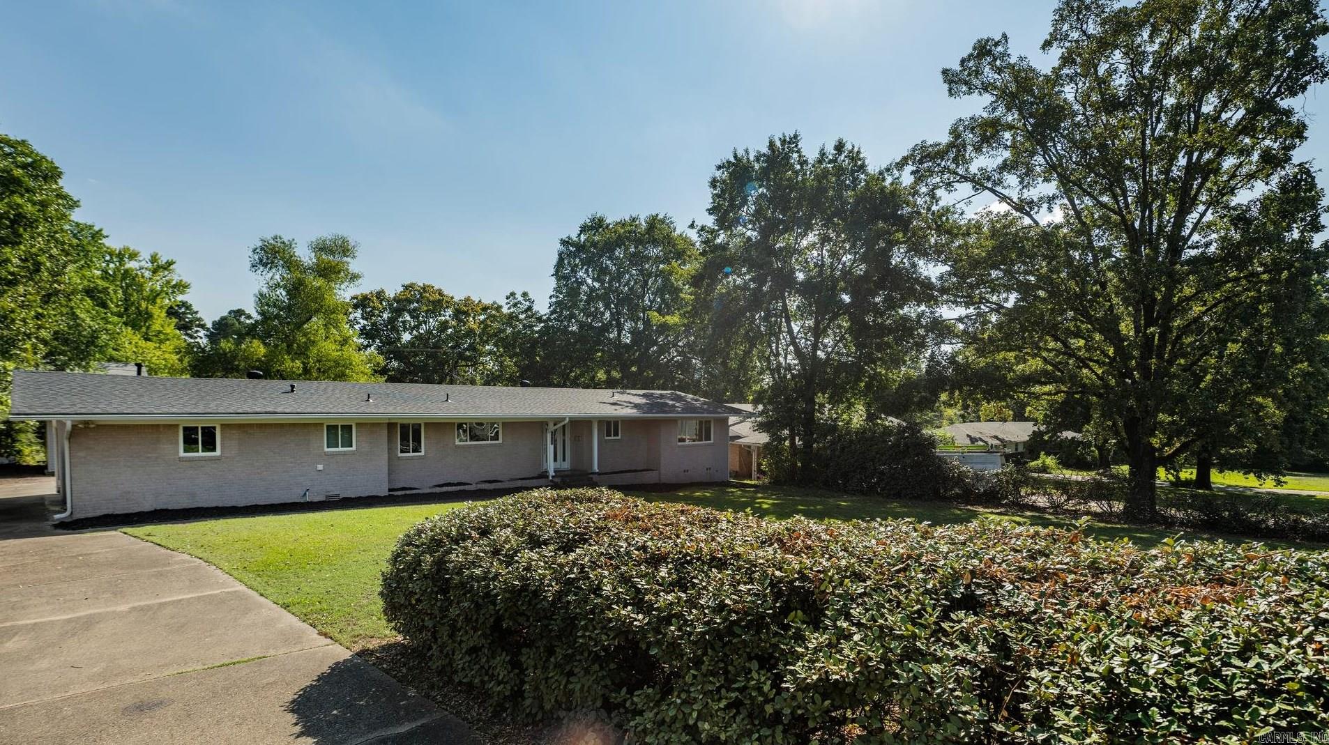 6823 W Markham Street Property Photo