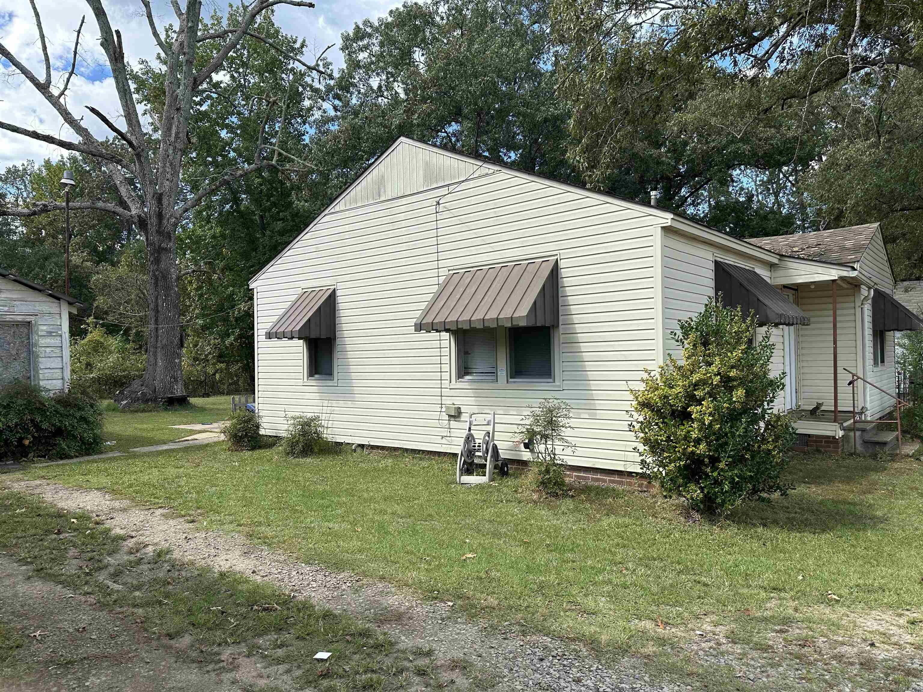 6102 Dollarway Rd. Property Photo 2