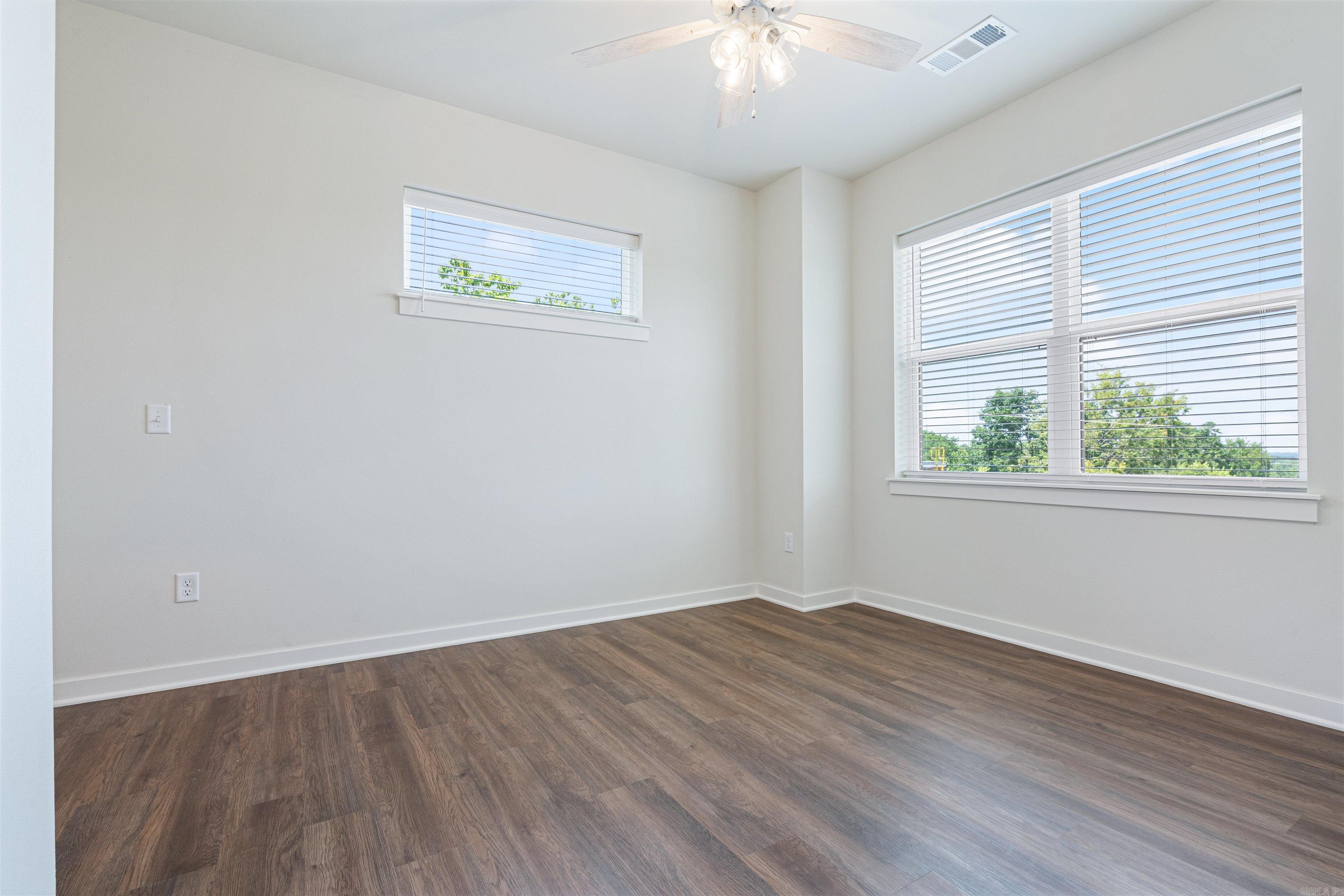 606 N Whitham Avenue Property Photo 33