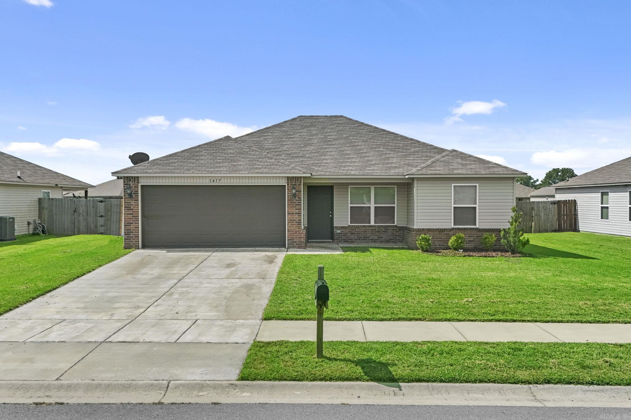 1417 Juniper Dr Property Photo