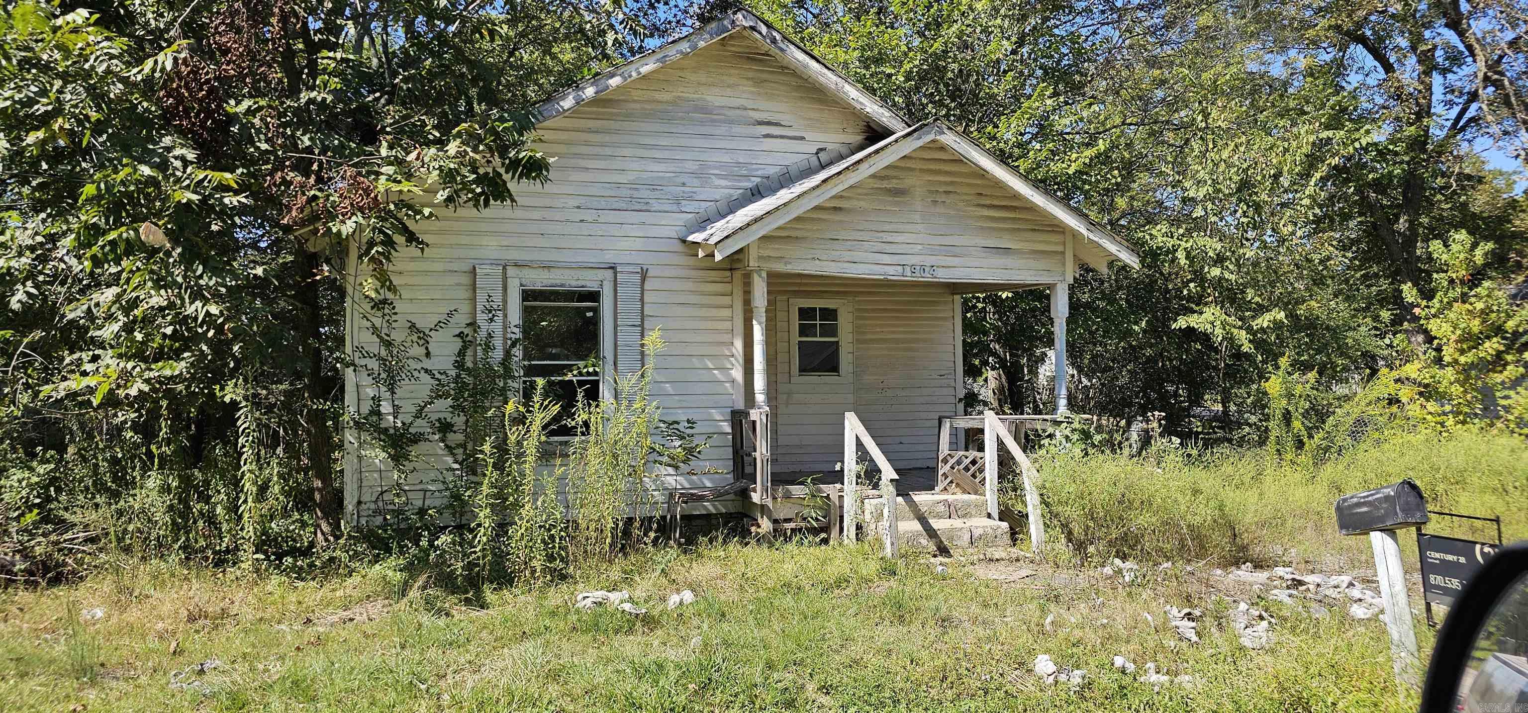 1904 Arlington Street Property Photo 1