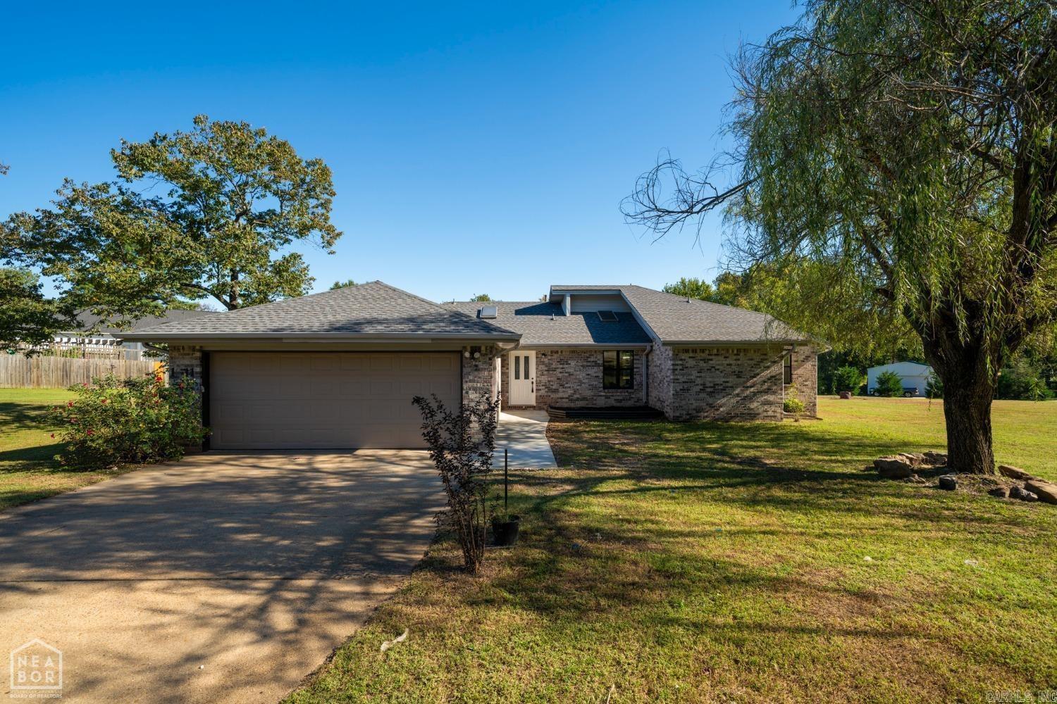 Country Manor Real Estate Listings Main Image