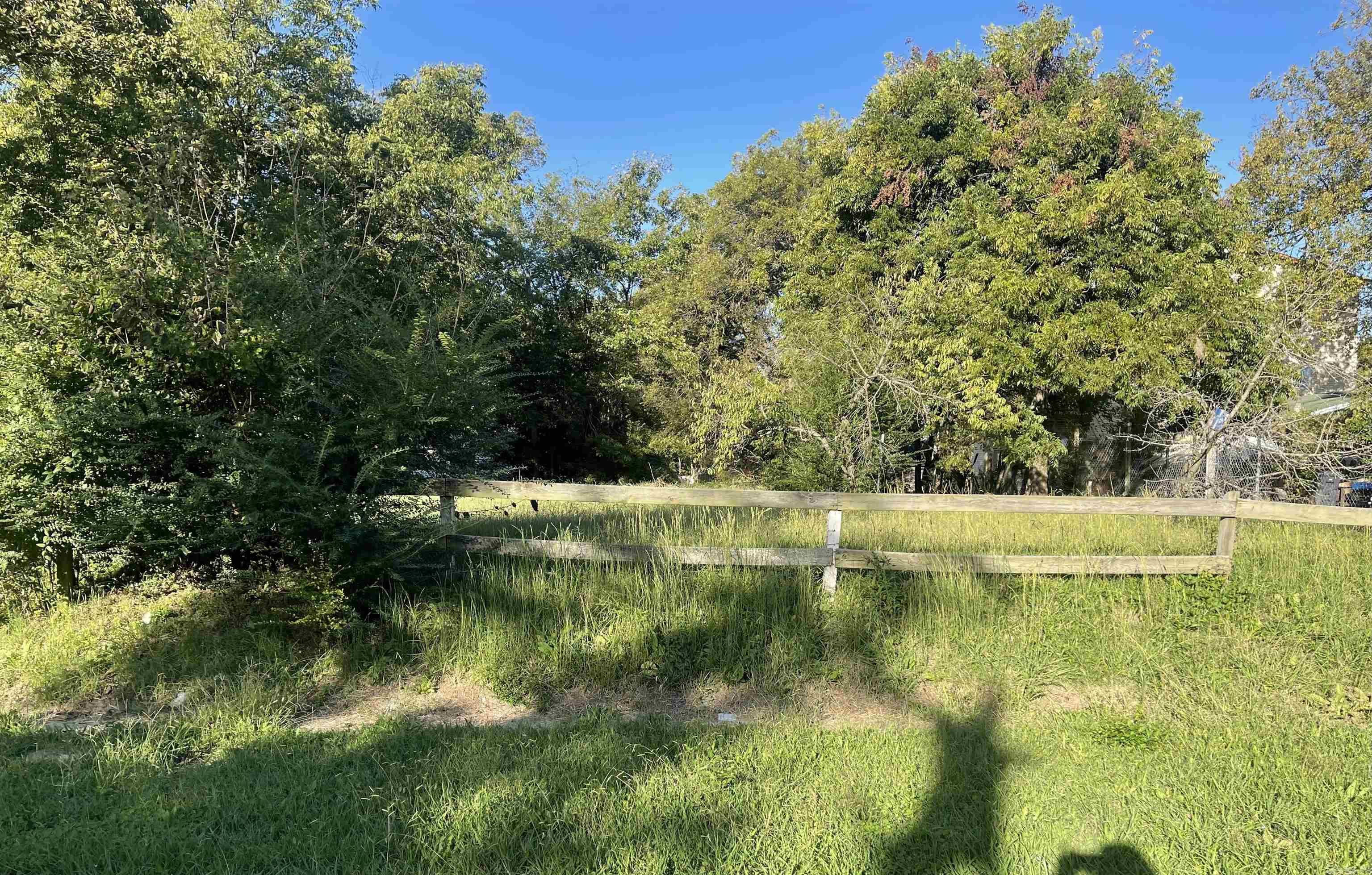 221 N Drake Property Photo 3
