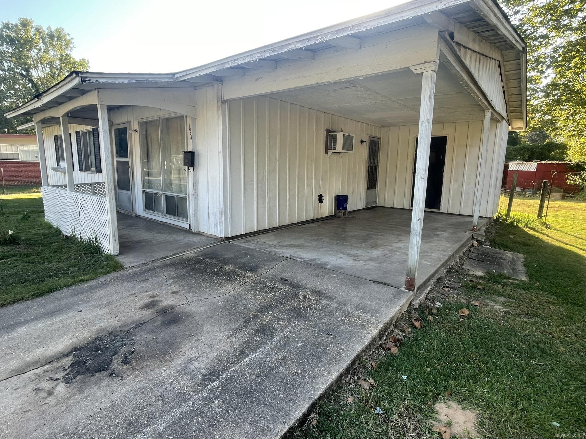 1004 Bloomfield Drive Property Photo