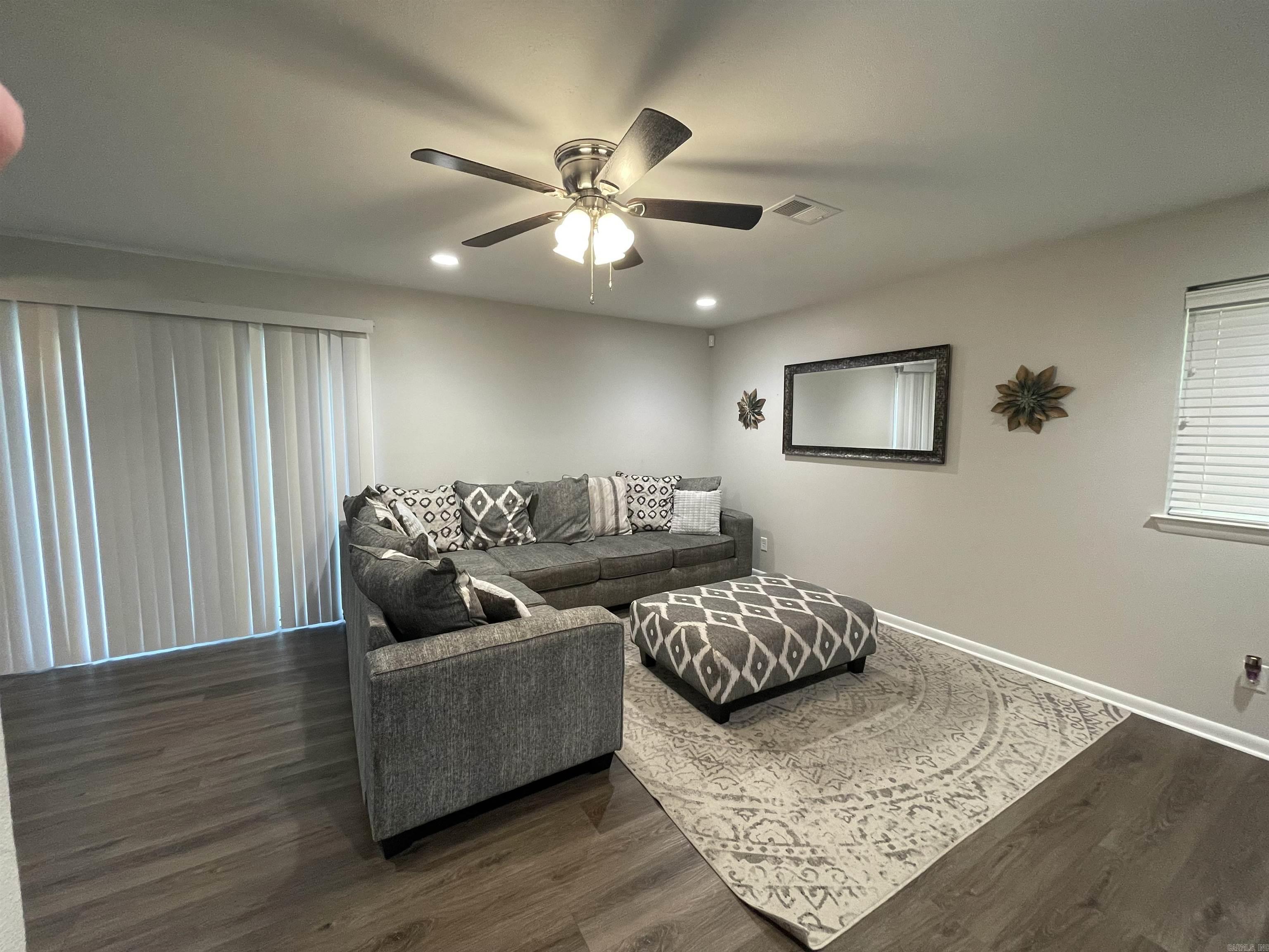 1004 N Jp Wright Road Property Photo 8
