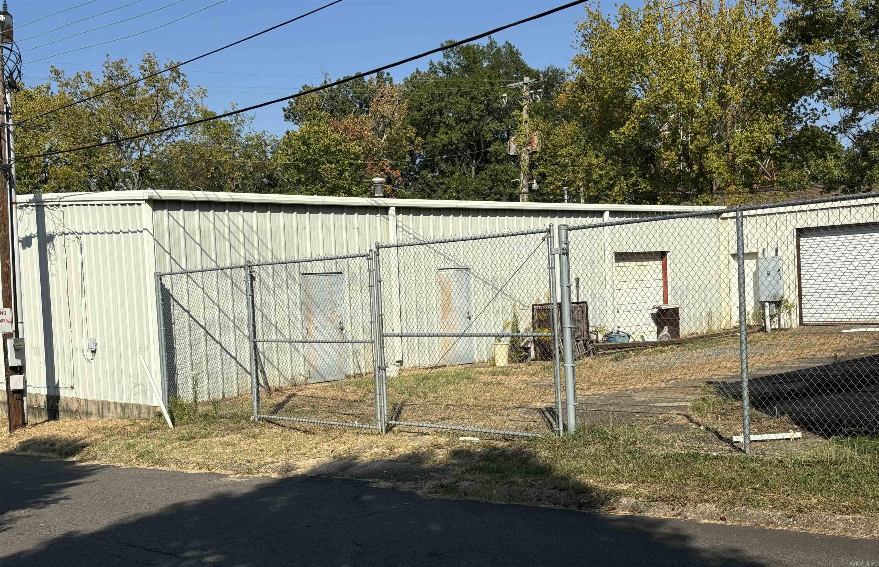 24038060 Property Photo 3