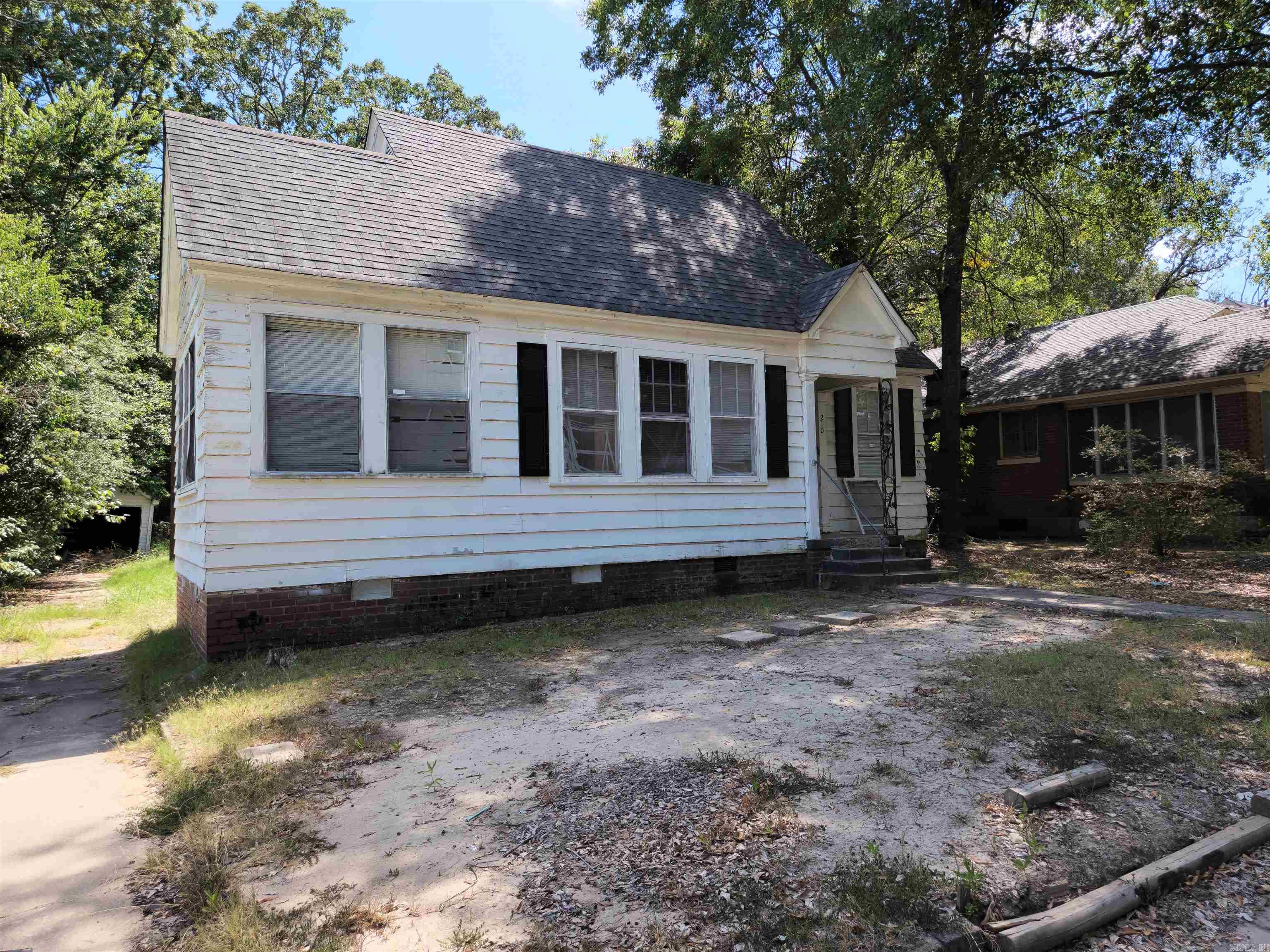 210 W 18th Avenue Property Photo 2