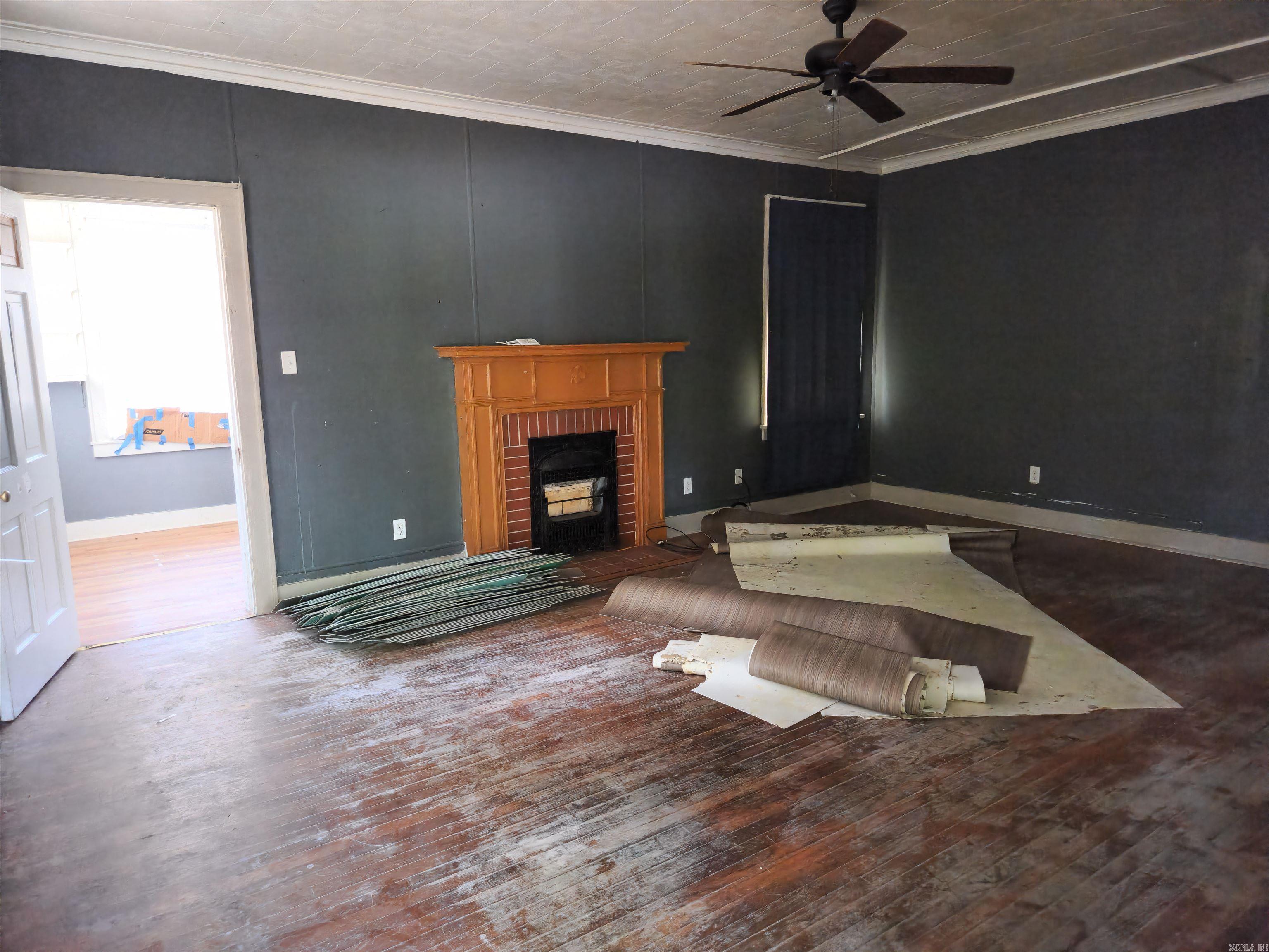 210 W 18th Avenue Property Photo 4