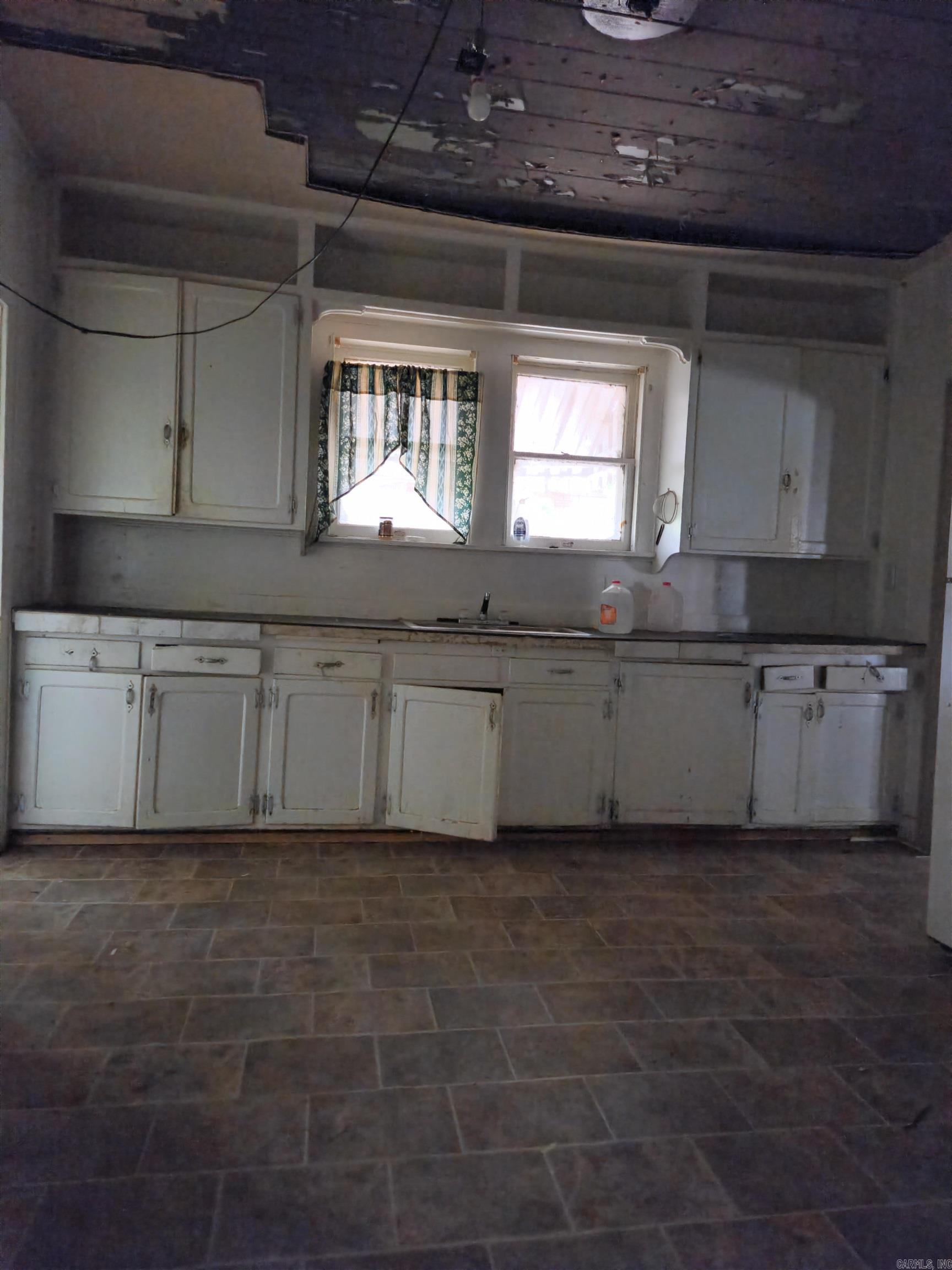 210 W 18th Avenue Property Photo 7
