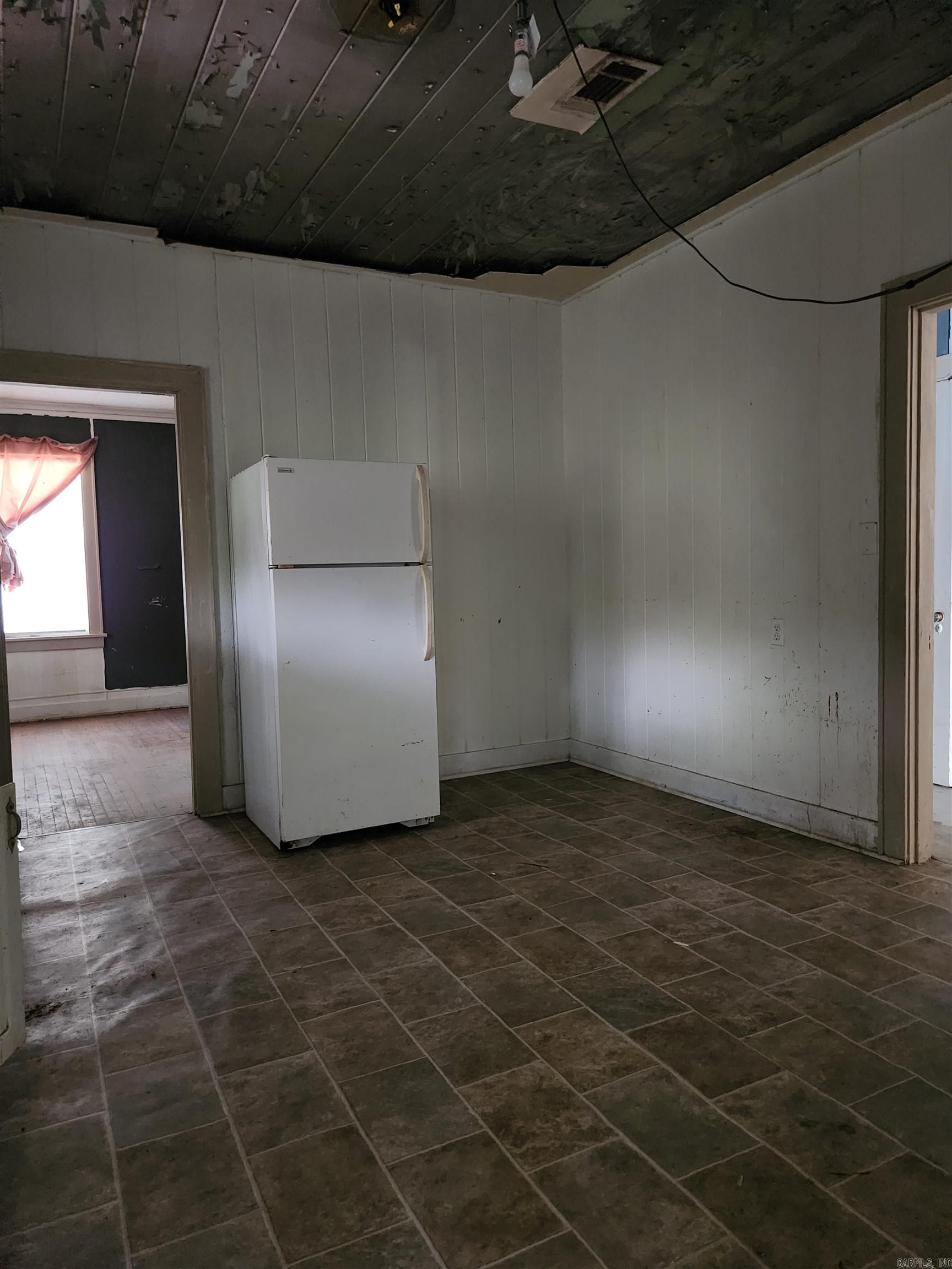 210 W 18th Avenue Property Photo 8