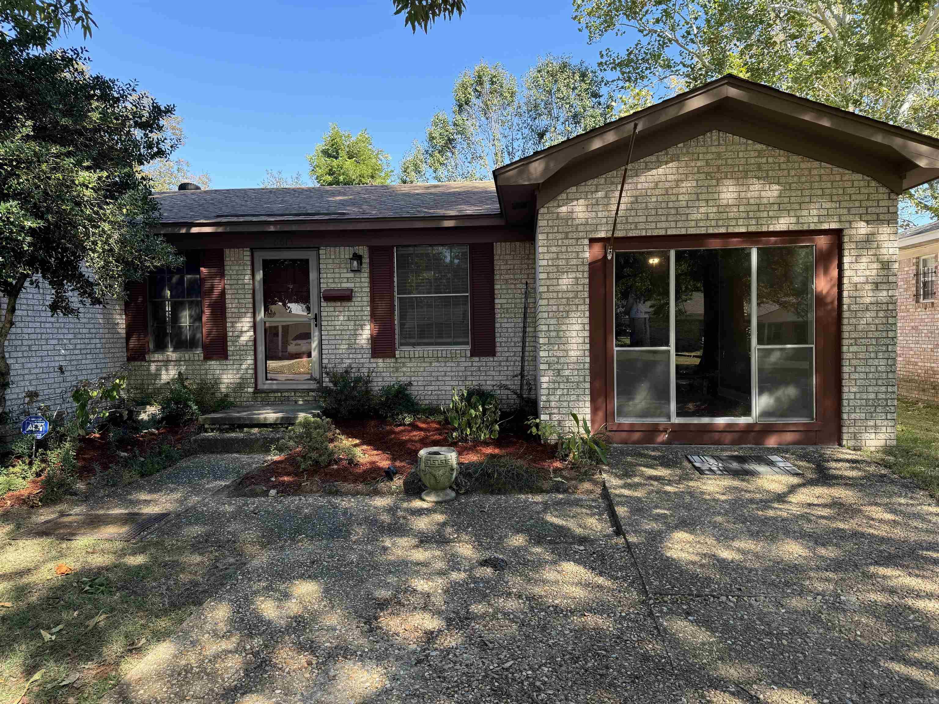 6613 Pioneer Road Property Photo