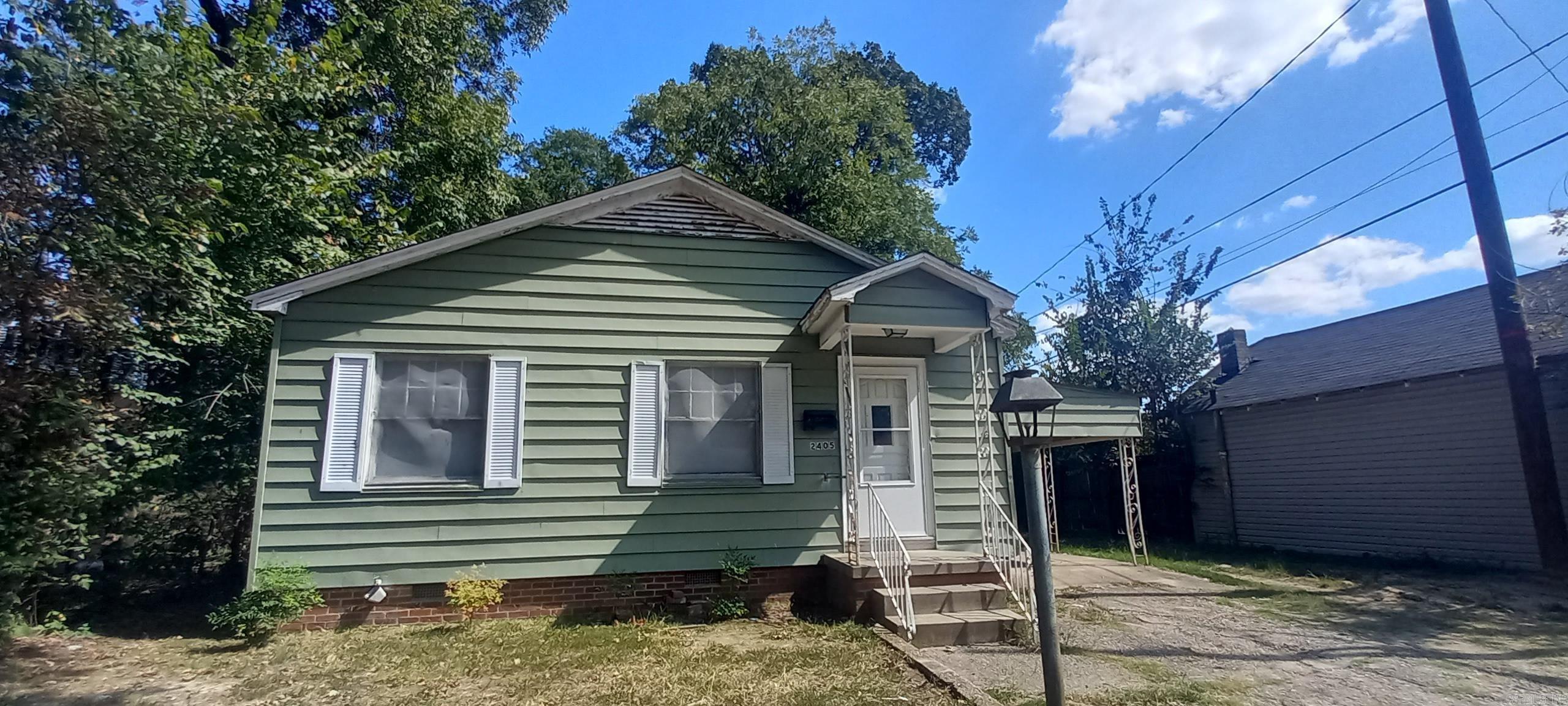 2405 S Linden Street Property Photo