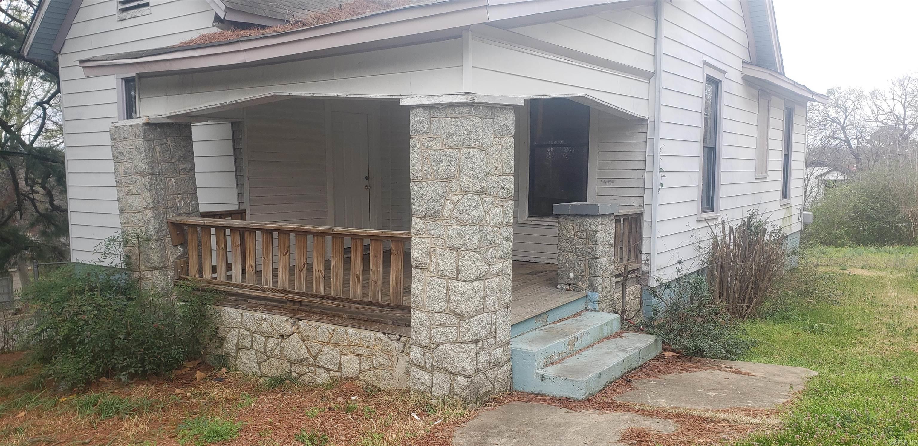 2922 Izard Property Photo 1