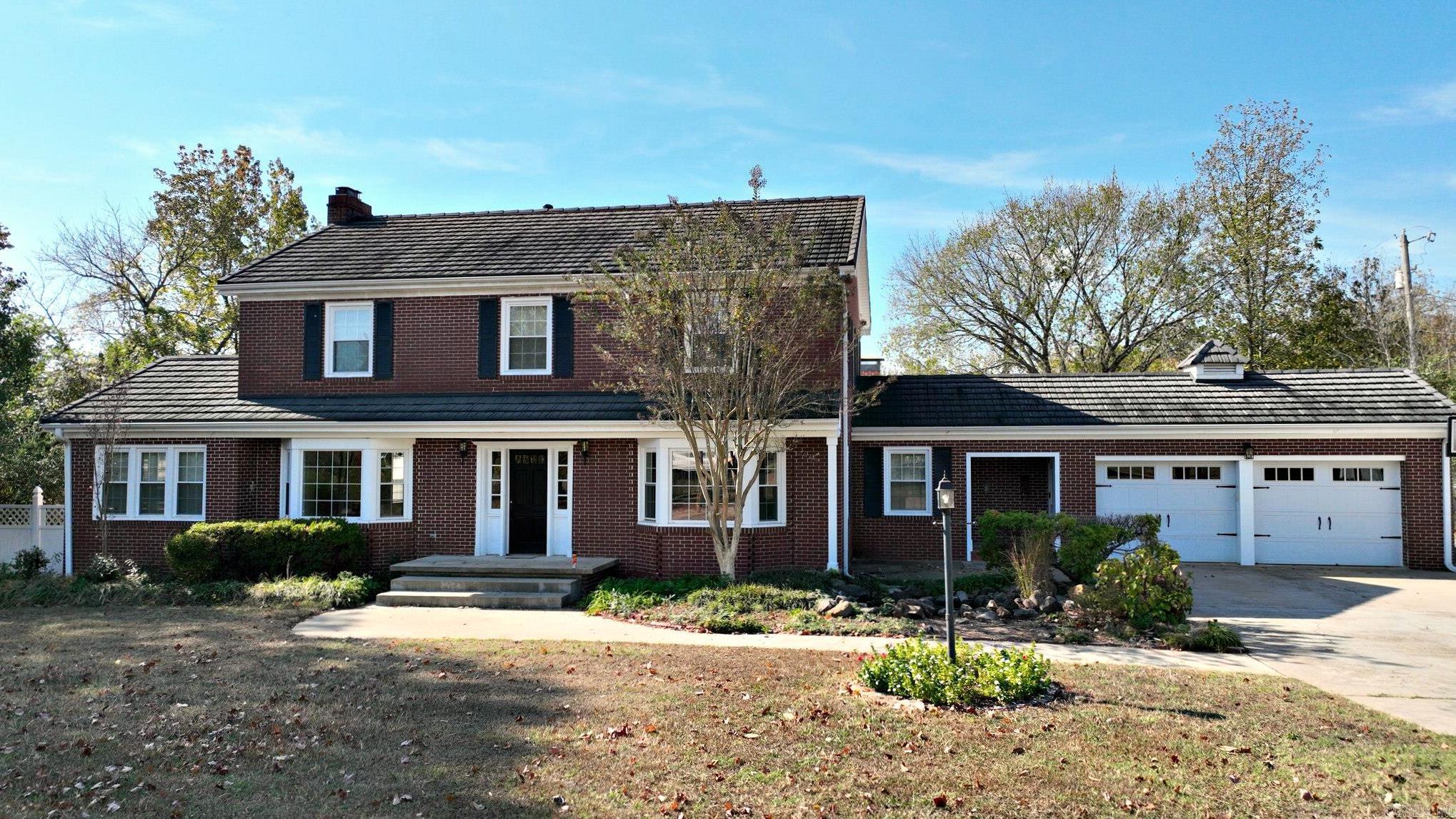 Halls Second Real Estate Listings Main Image