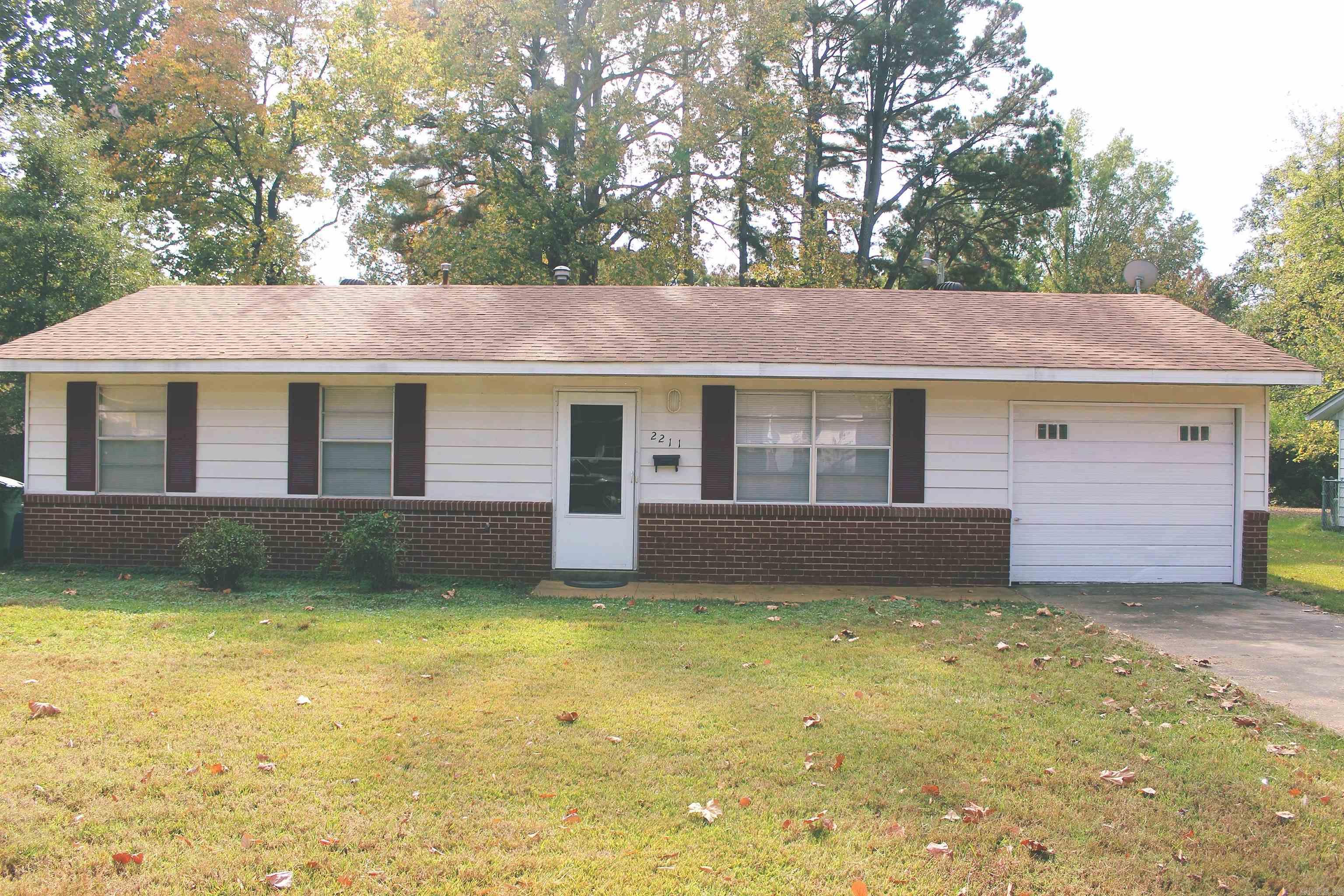 2211 Broadview Avenue Property Photo