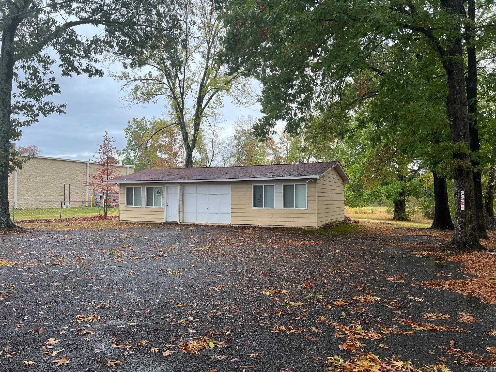 596 Highway 365 S Property Photo 4