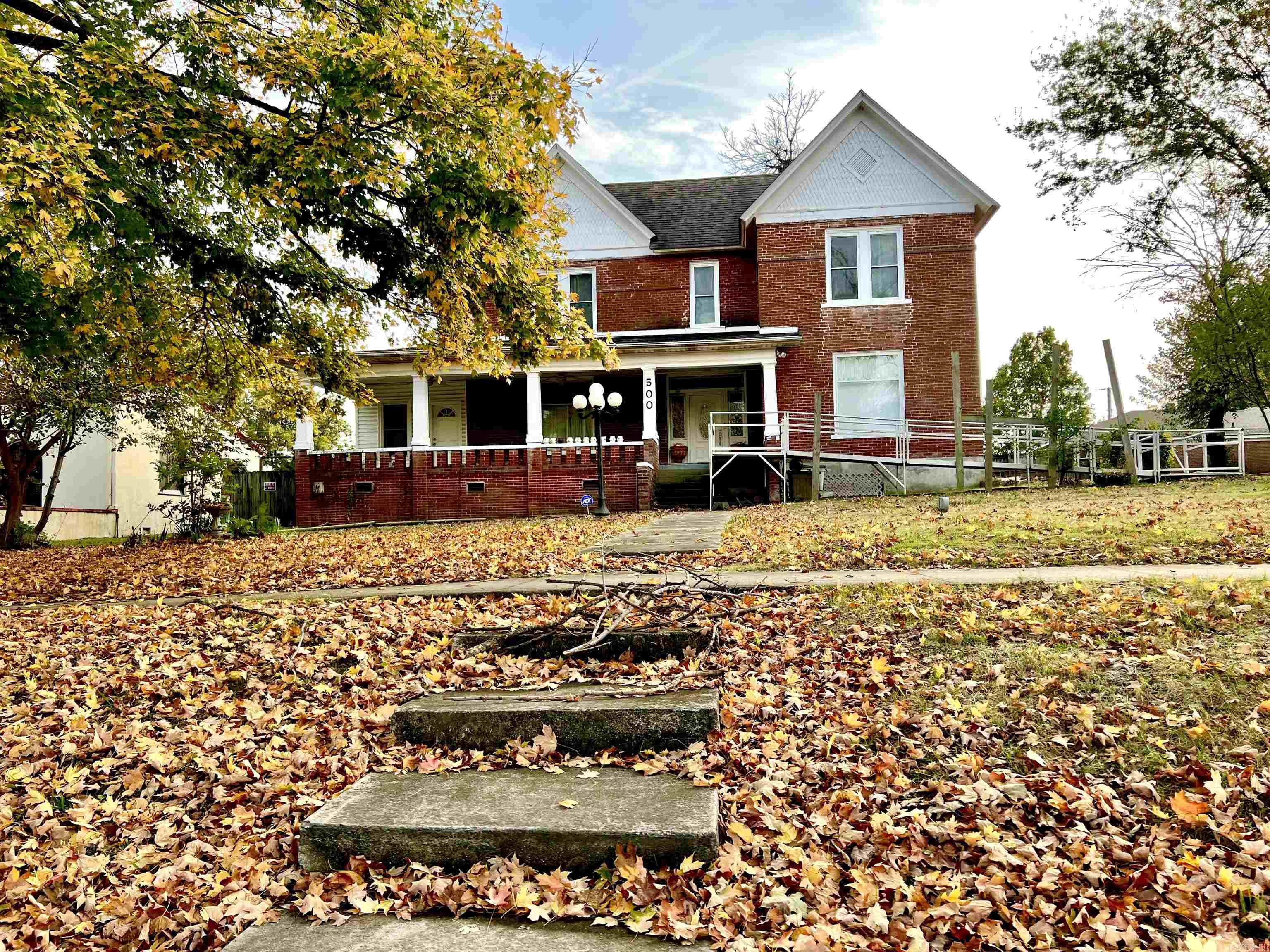 500 W Court Property Photo 2