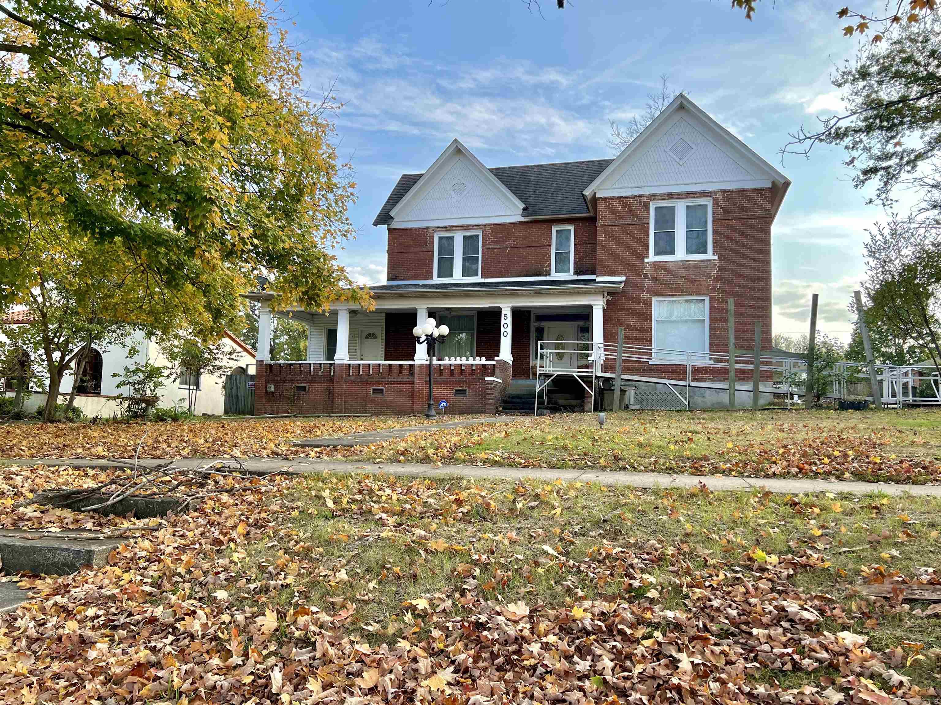 500 W Court Property Photo 3