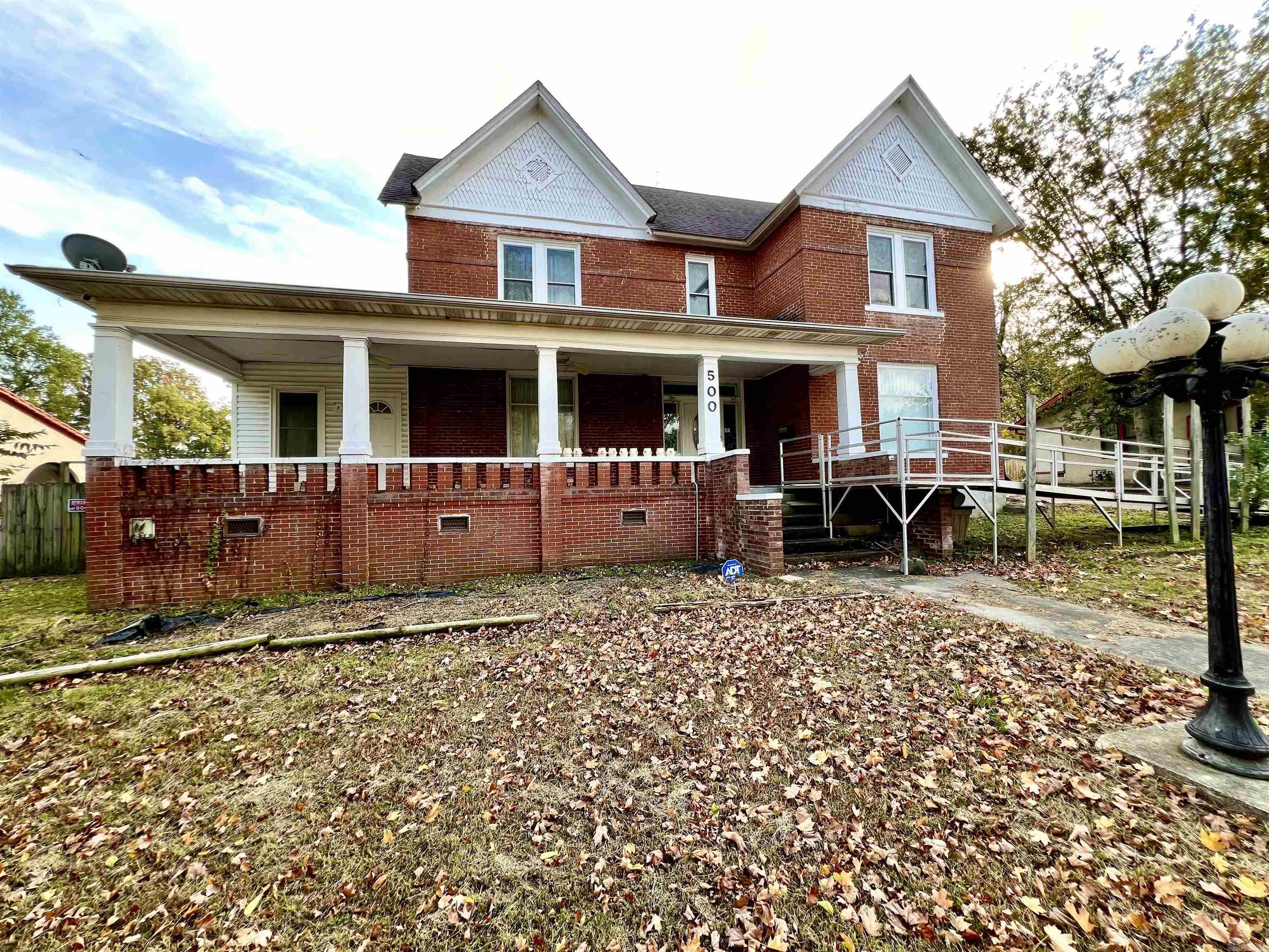 500 W Court Property Photo 4