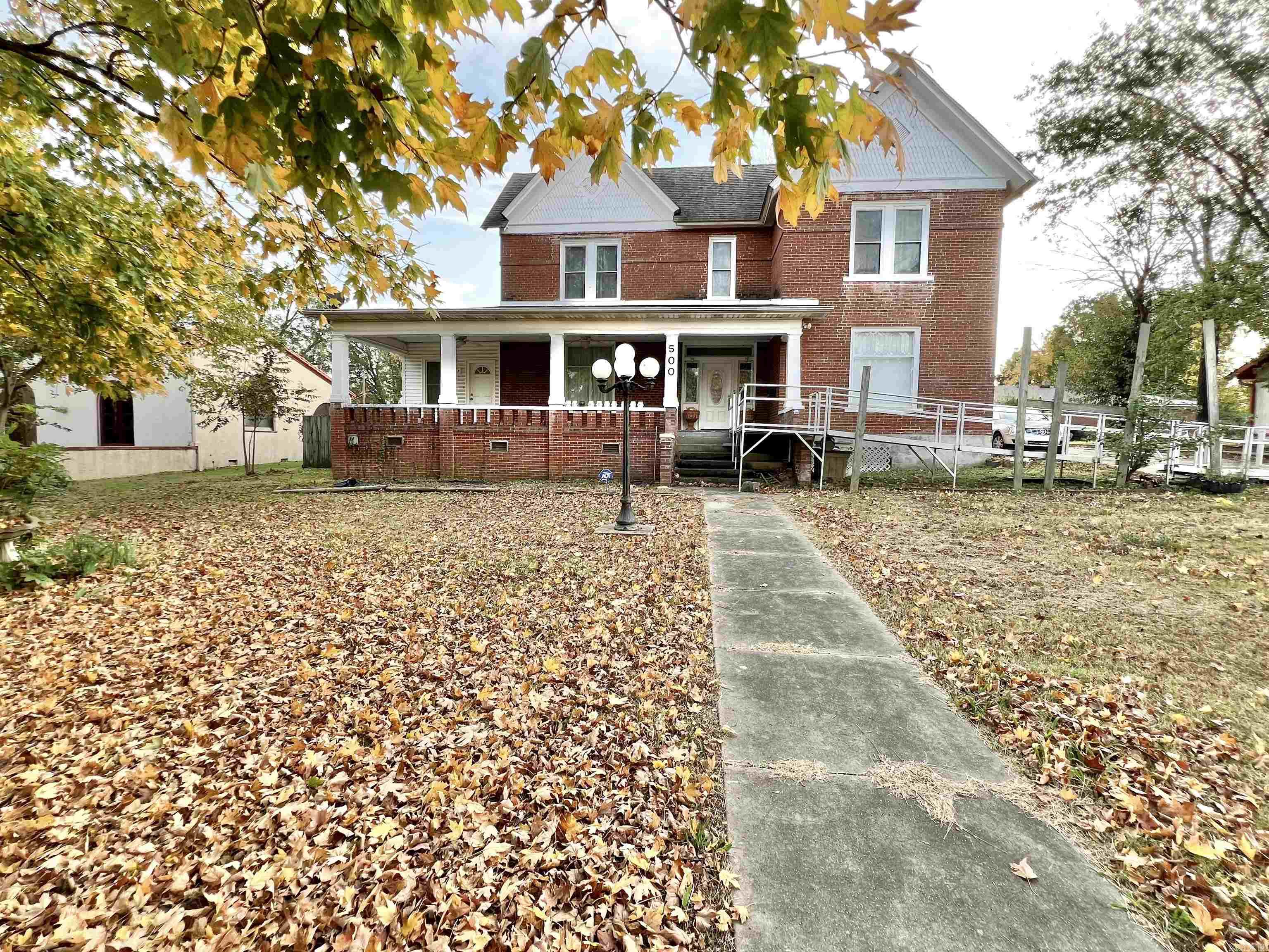 500 W Court Property Photo 5