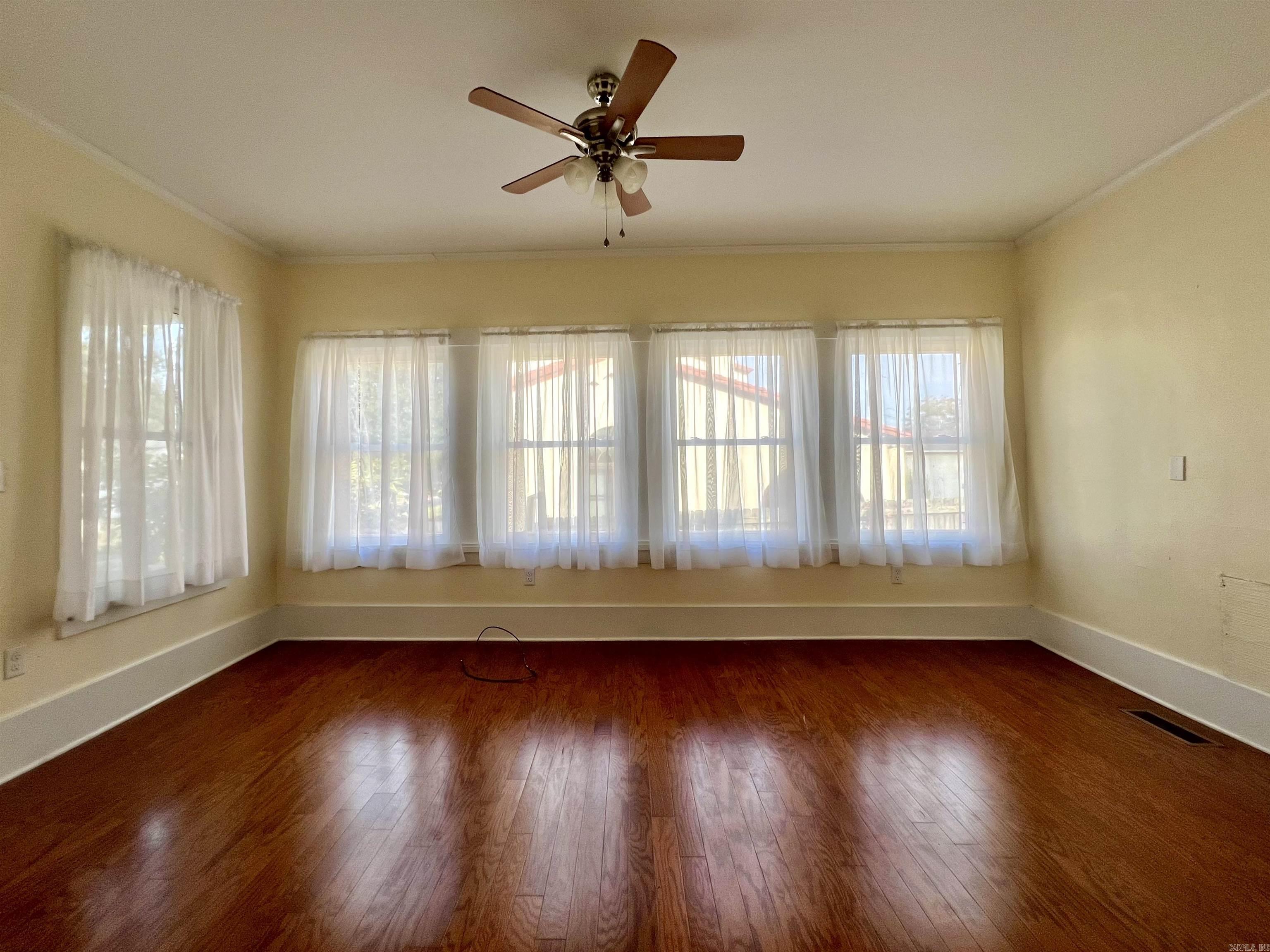 500 W Court Property Photo 14