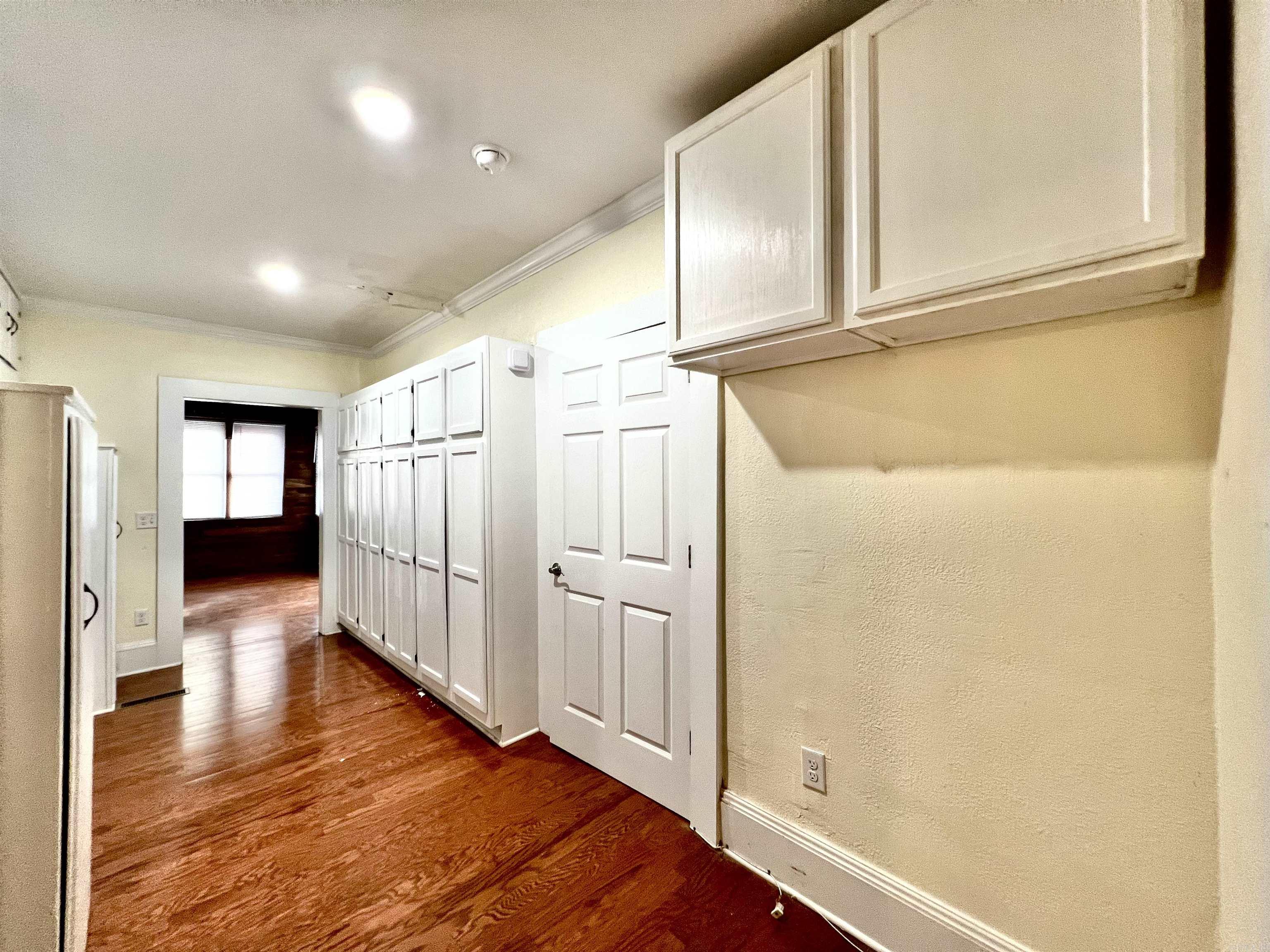 500 W Court Property Photo 20