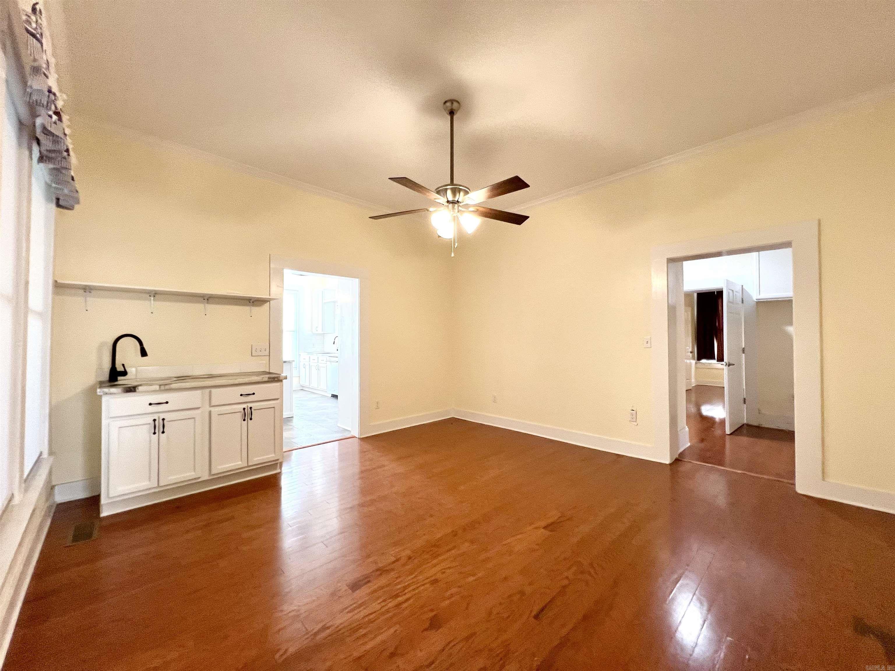 500 W Court Property Photo 22