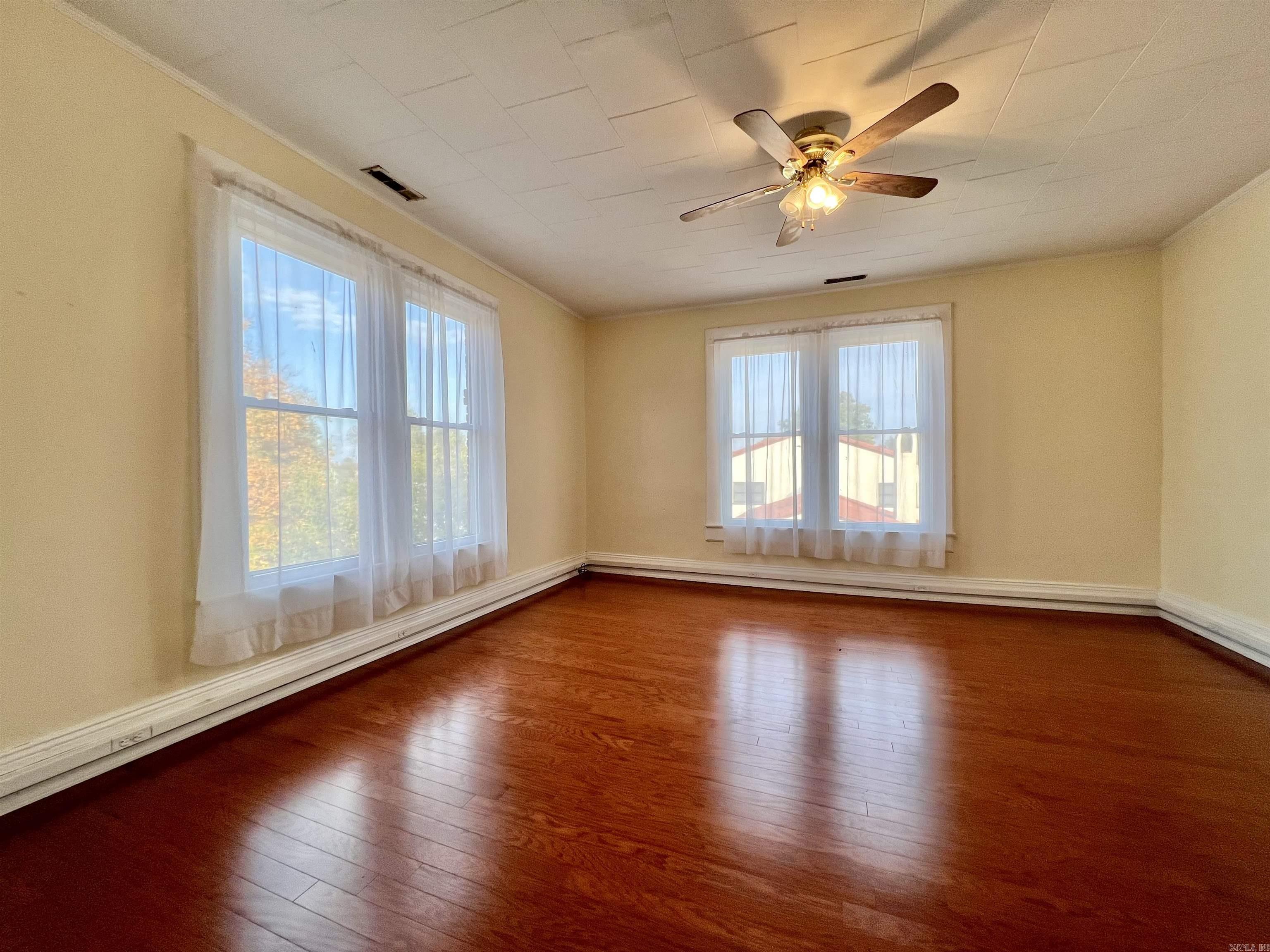 500 W Court Property Photo 35