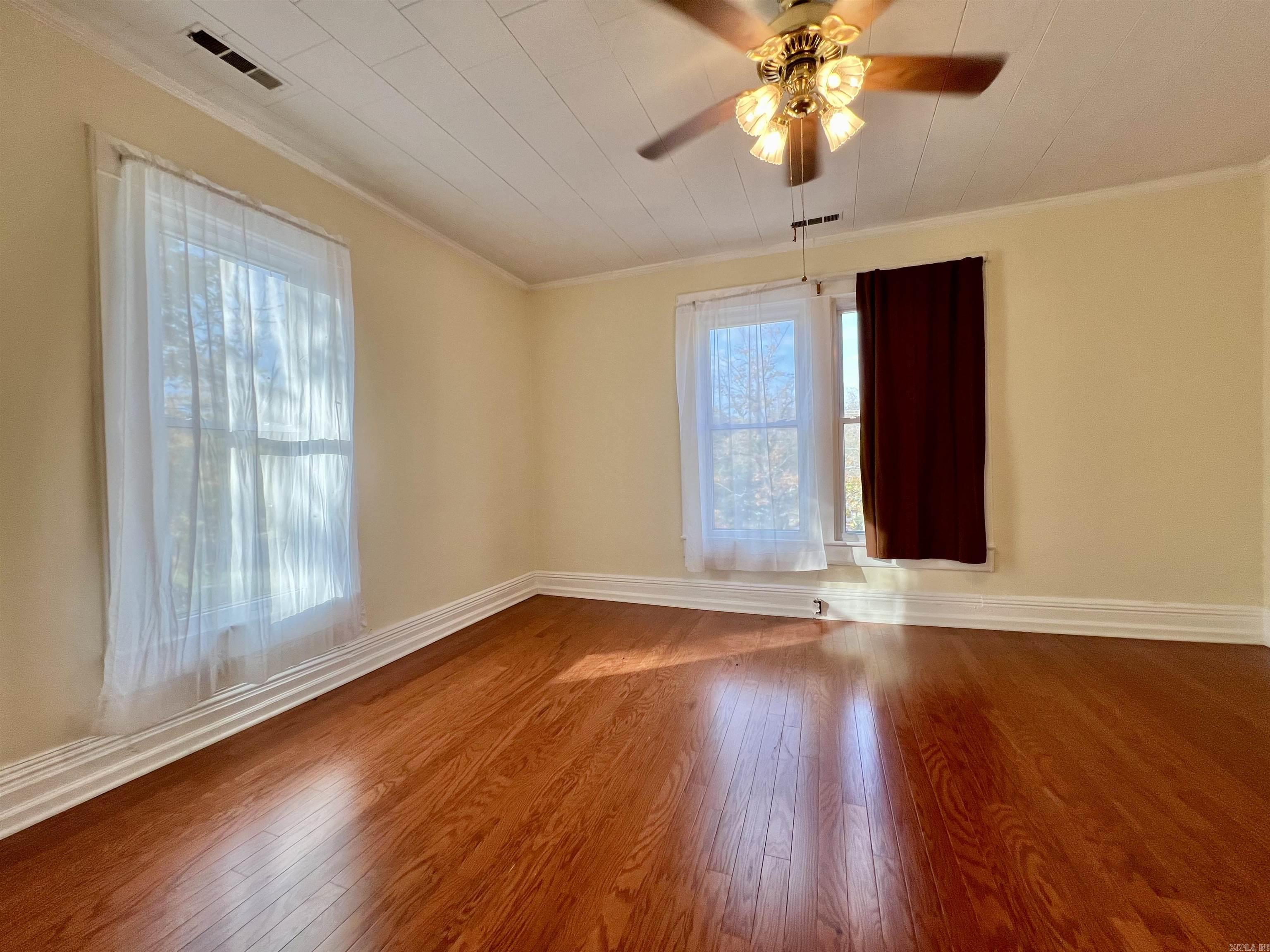 500 W Court Property Photo 36