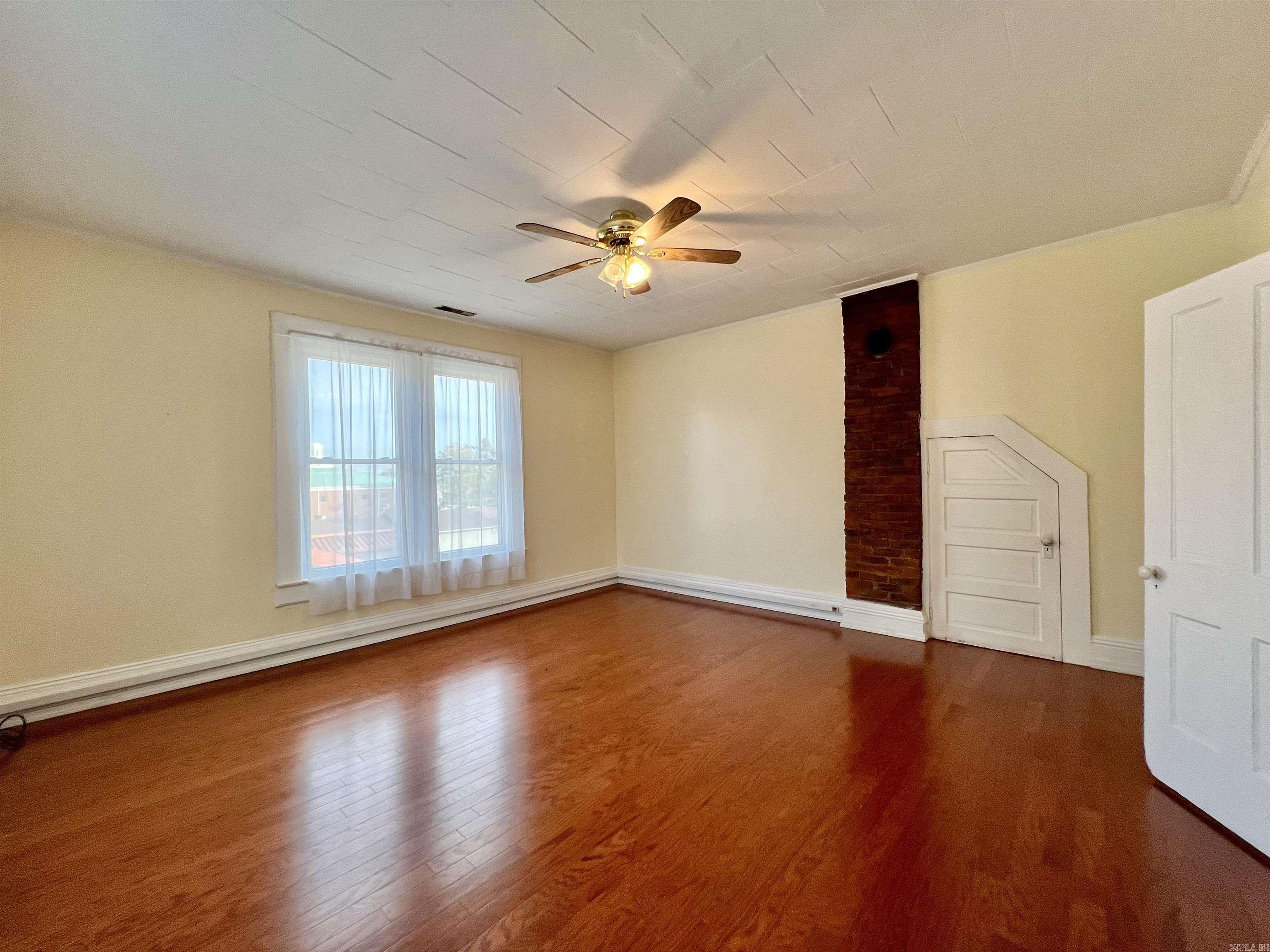500 W Court Property Photo 37