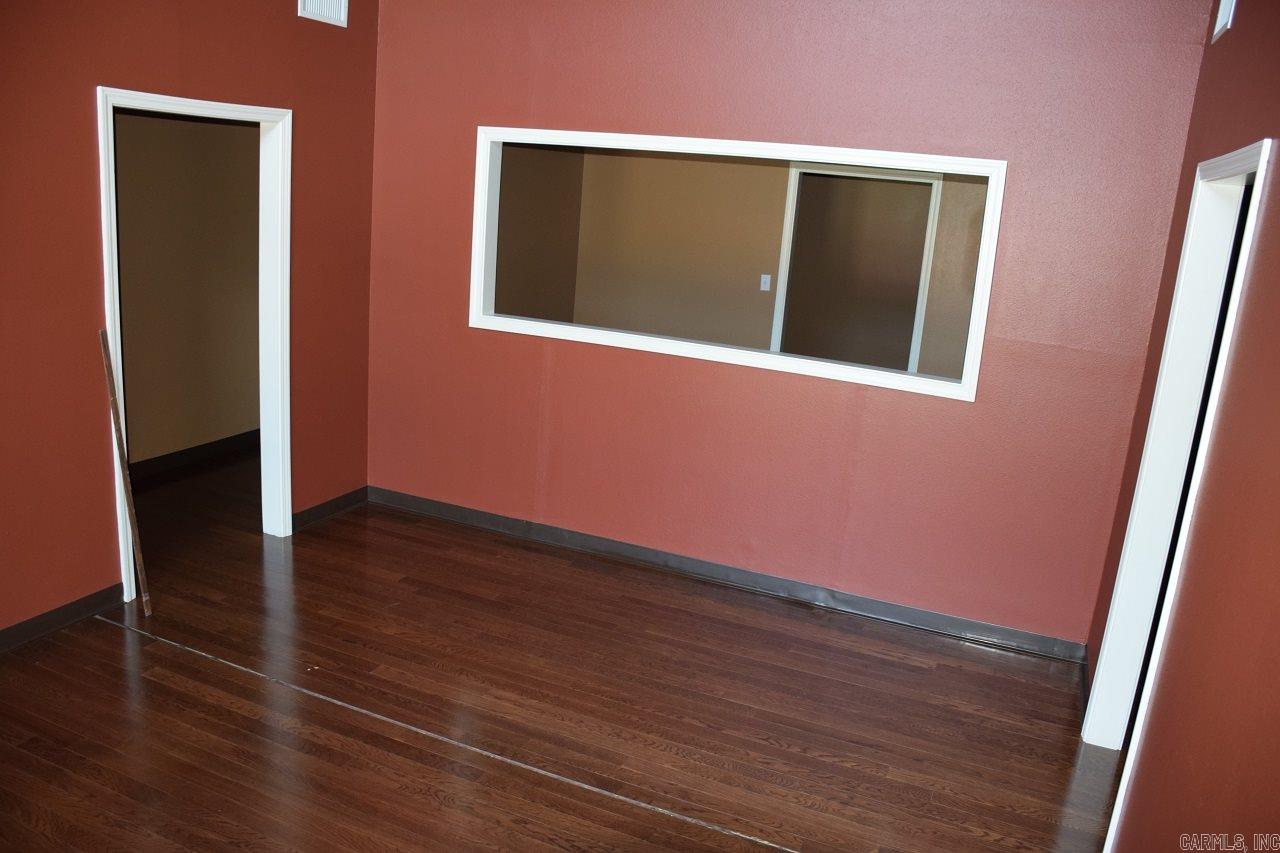 703-717 W Beebe Capps Expressway Property Photo 10
