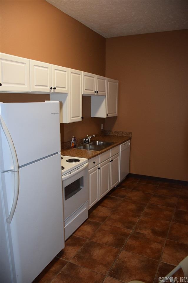 703-717 W Beebe Capps Expressway Property Photo 23