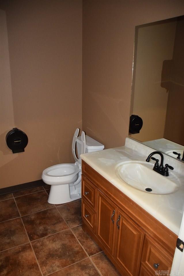 703-717 W Beebe Capps Expressway Property Photo 26