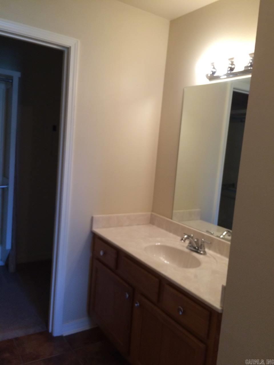 703-717 W Beebe Capps Expressway Property Photo 39