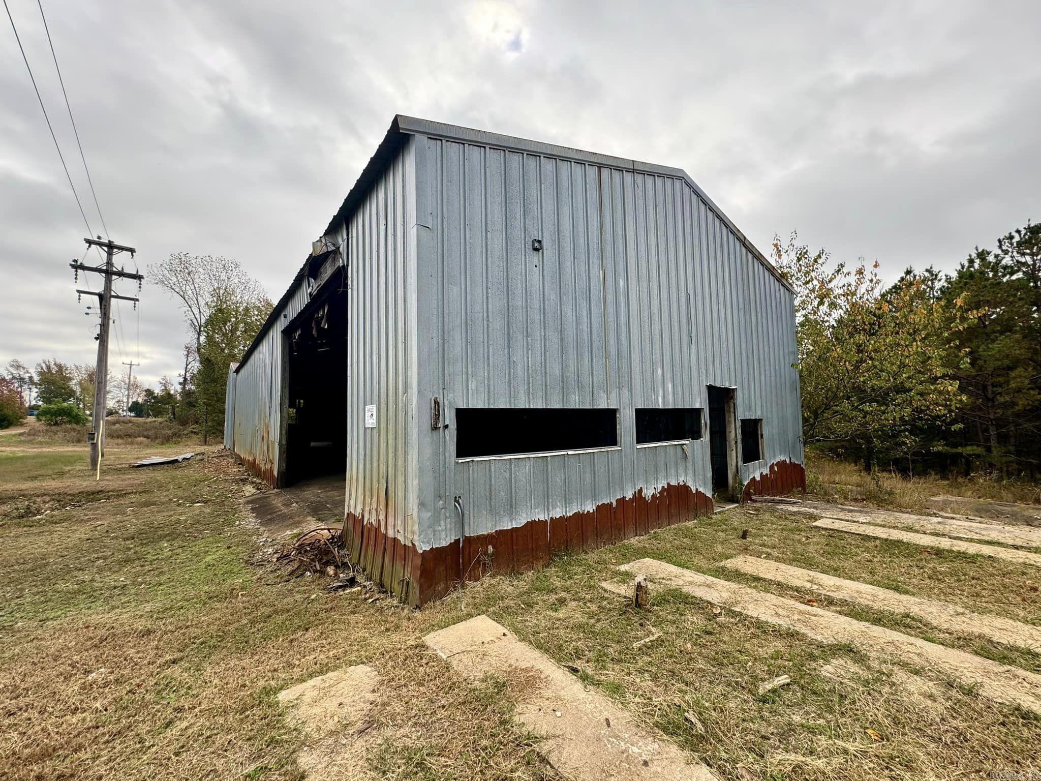 200 Floral Road Property Photo 6