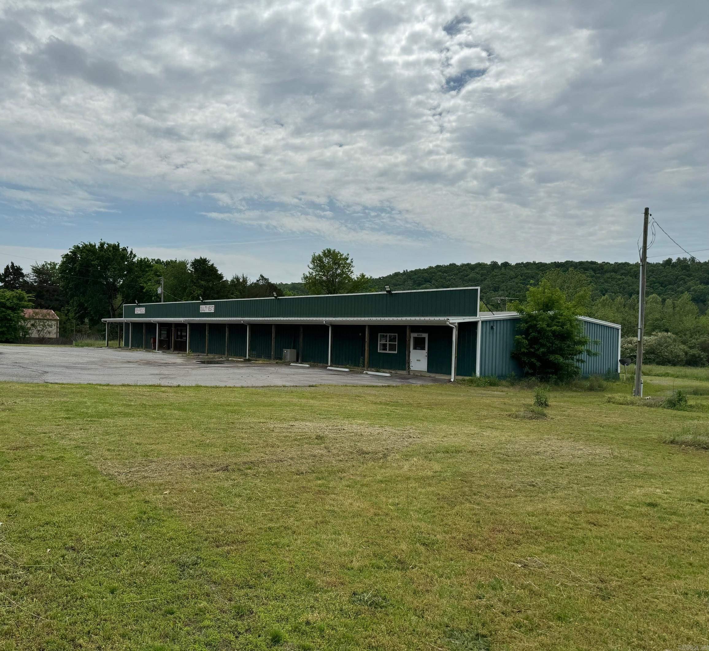 6051 Hwy 36 W. Property Photo 2