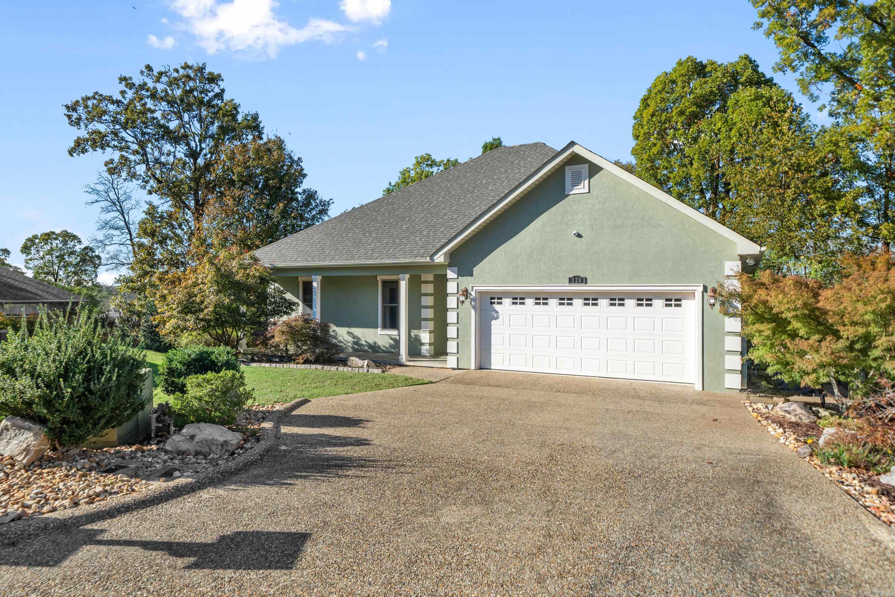 120 Garden View Property Photo 1
