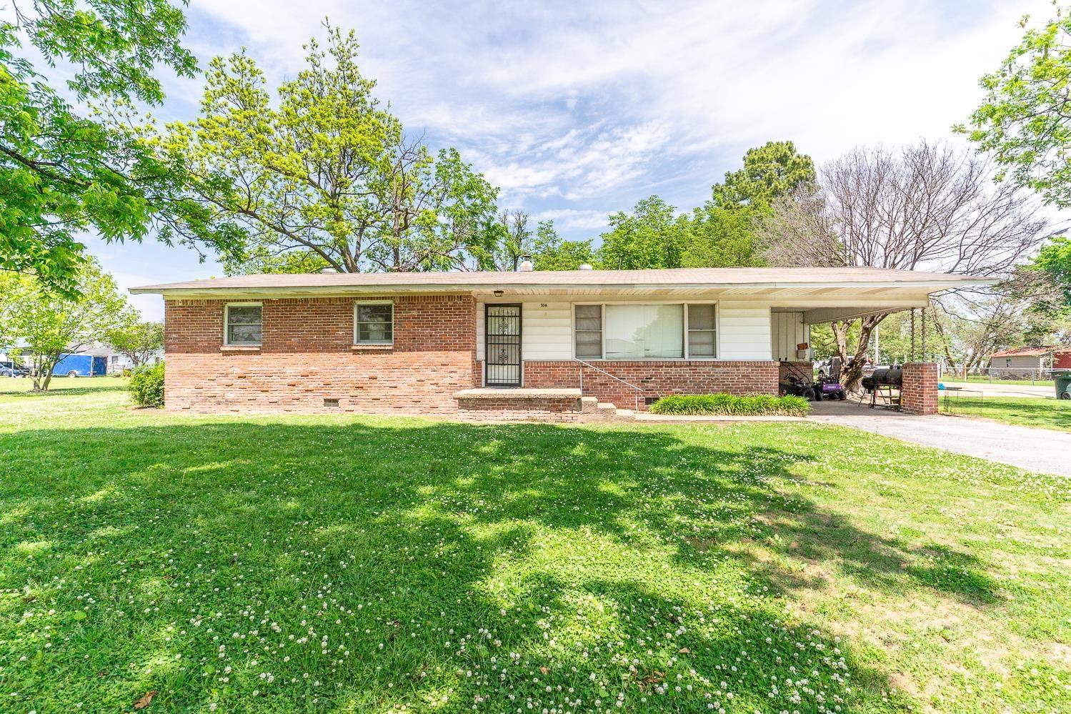 Cobb & Lee Real Estate Listings Main Image