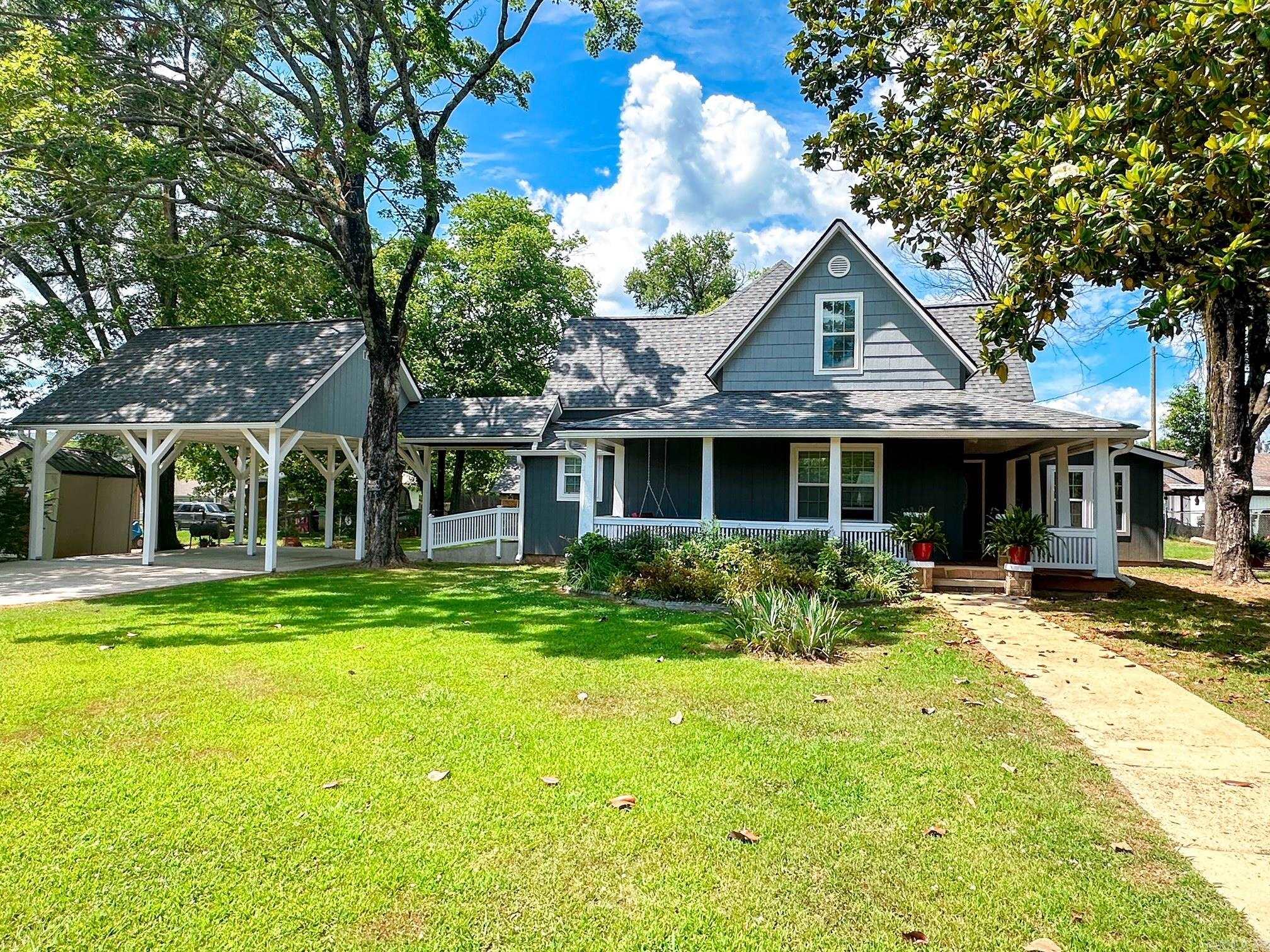 544 Fraser Street Property Photo