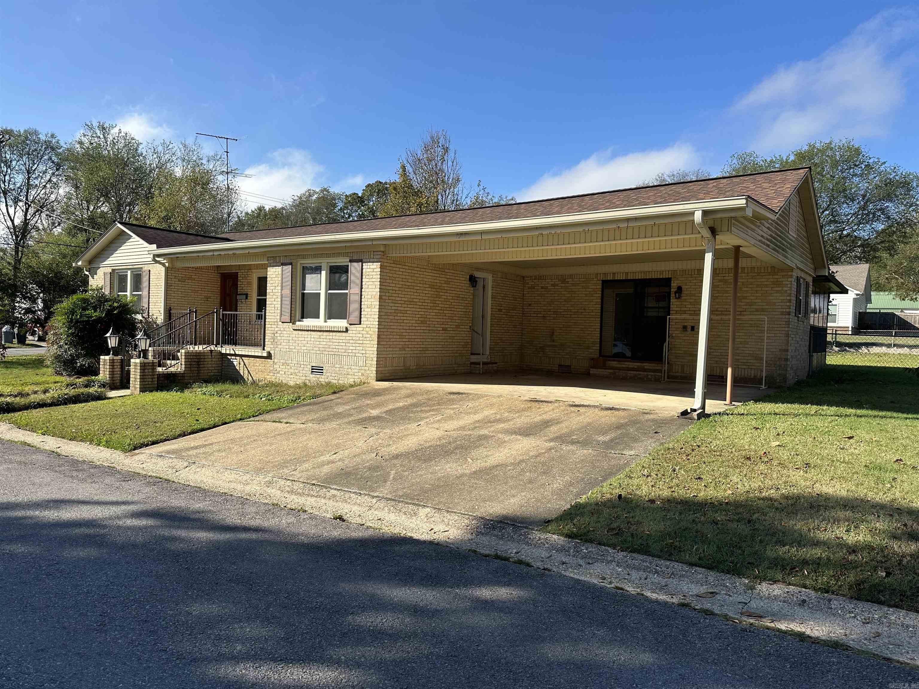 619 Westbrook Street Property Photo 1