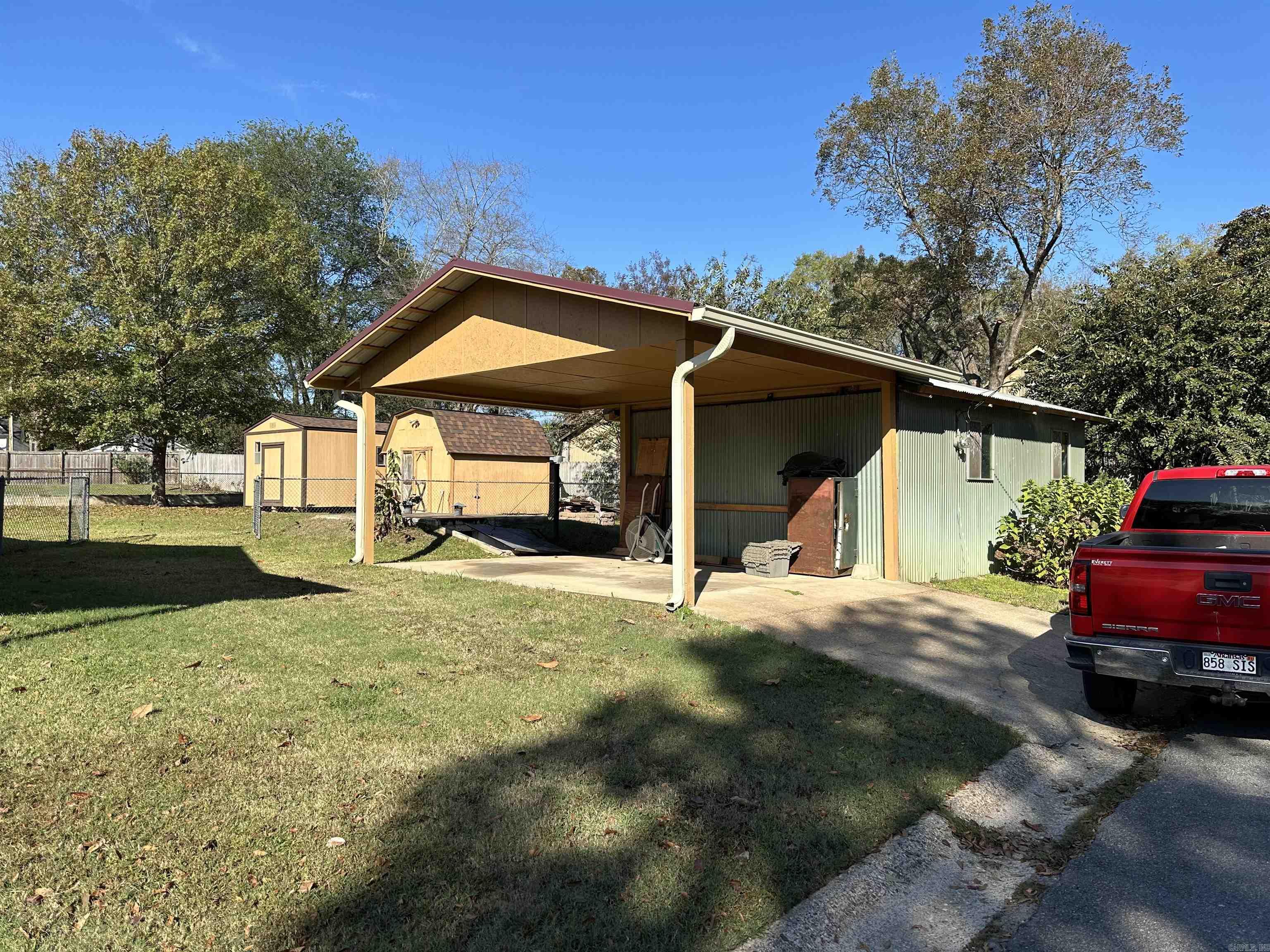 619 Westbrook Street Property Photo 2