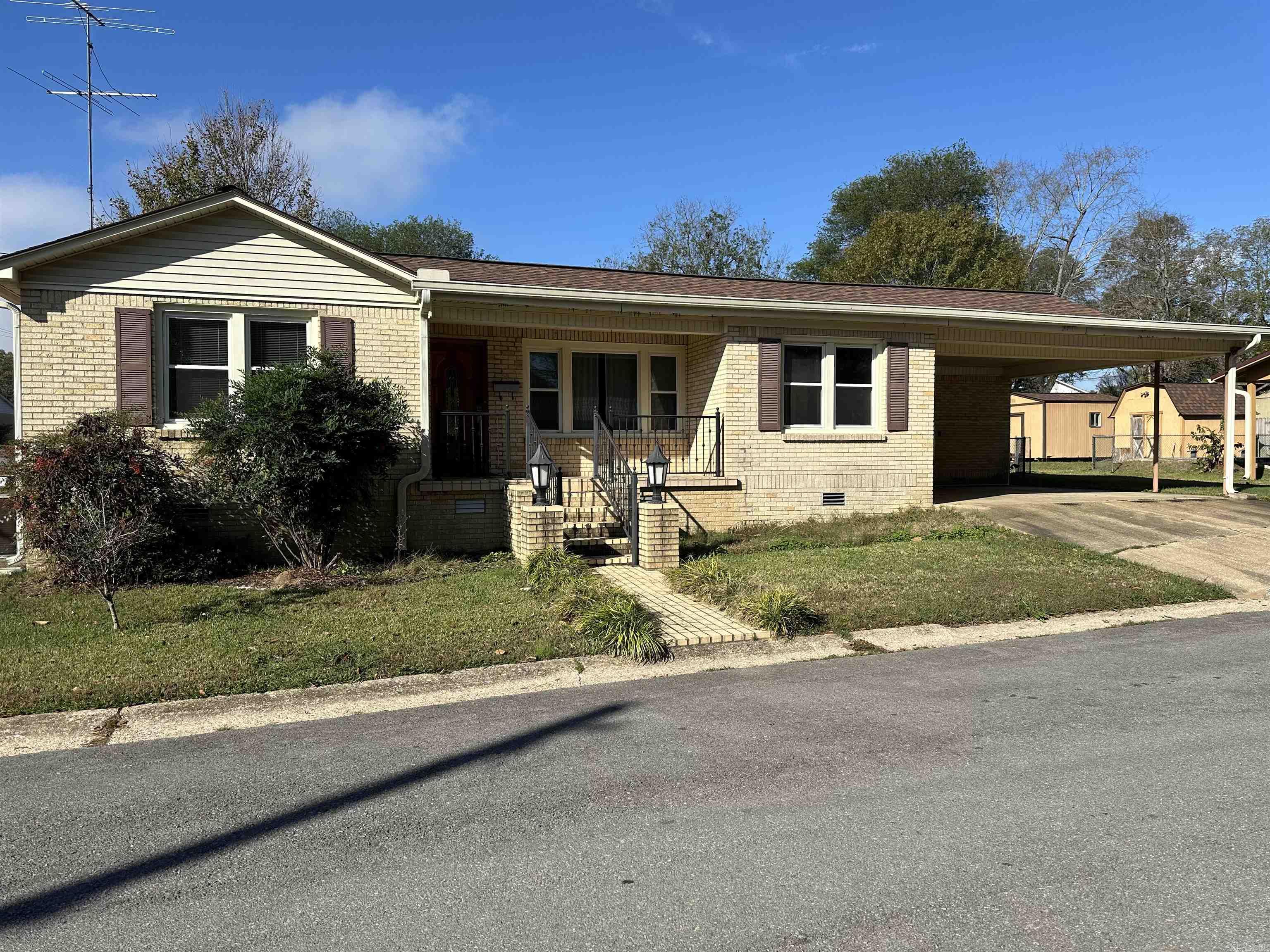 619 Westbrook Street Property Photo 3