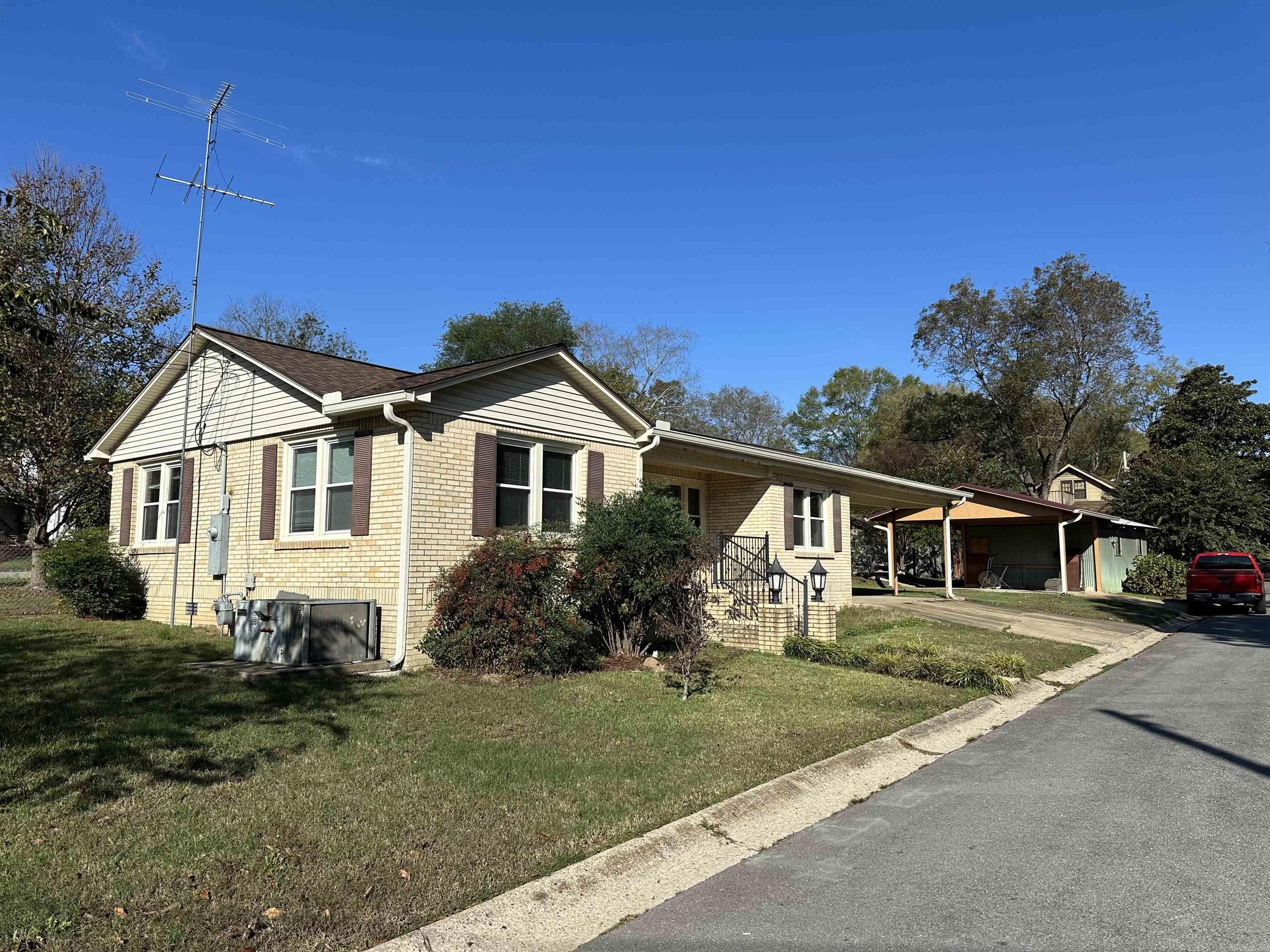 619 Westbrook Street Property Photo 5