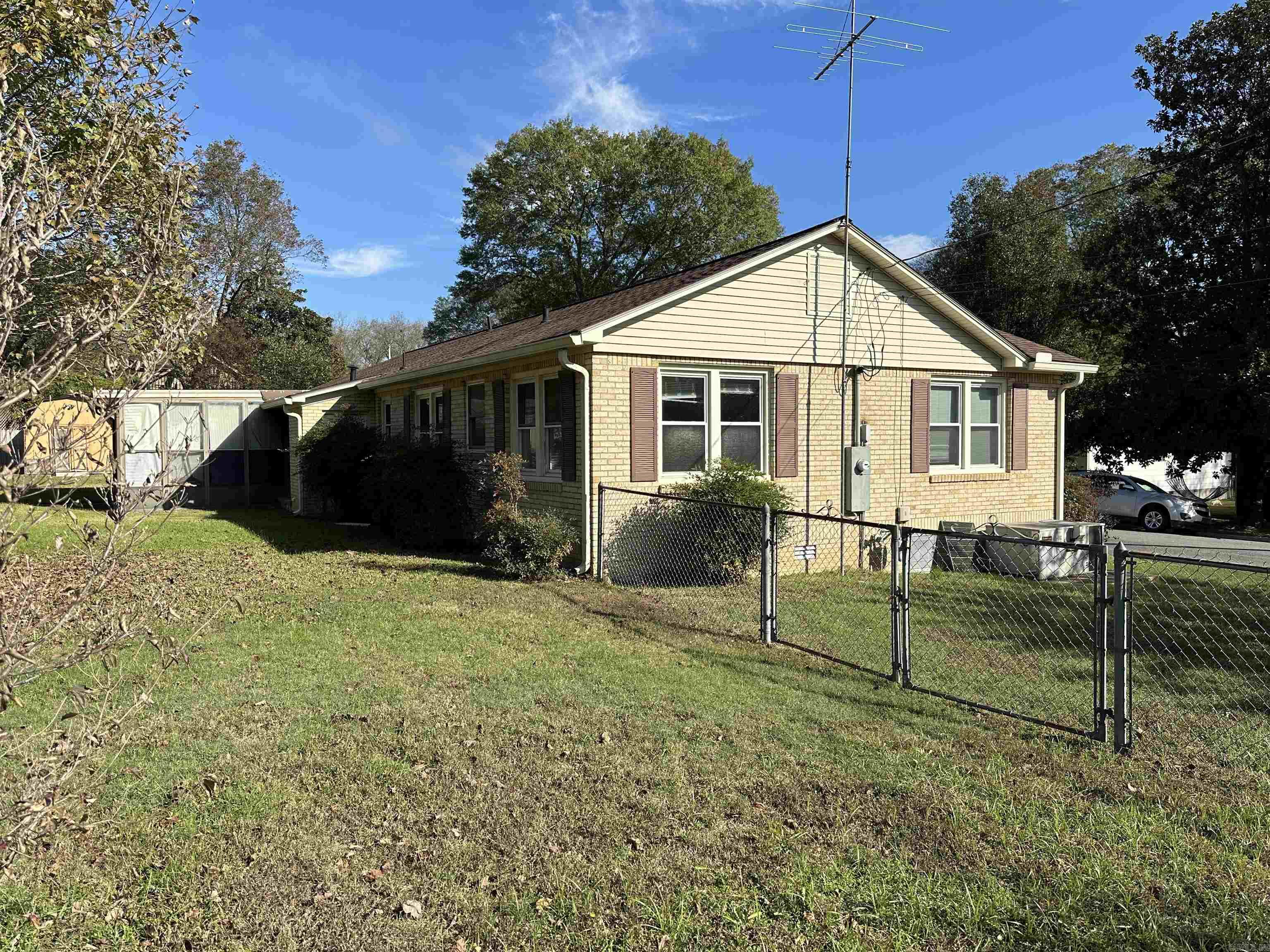 619 Westbrook Street Property Photo 7