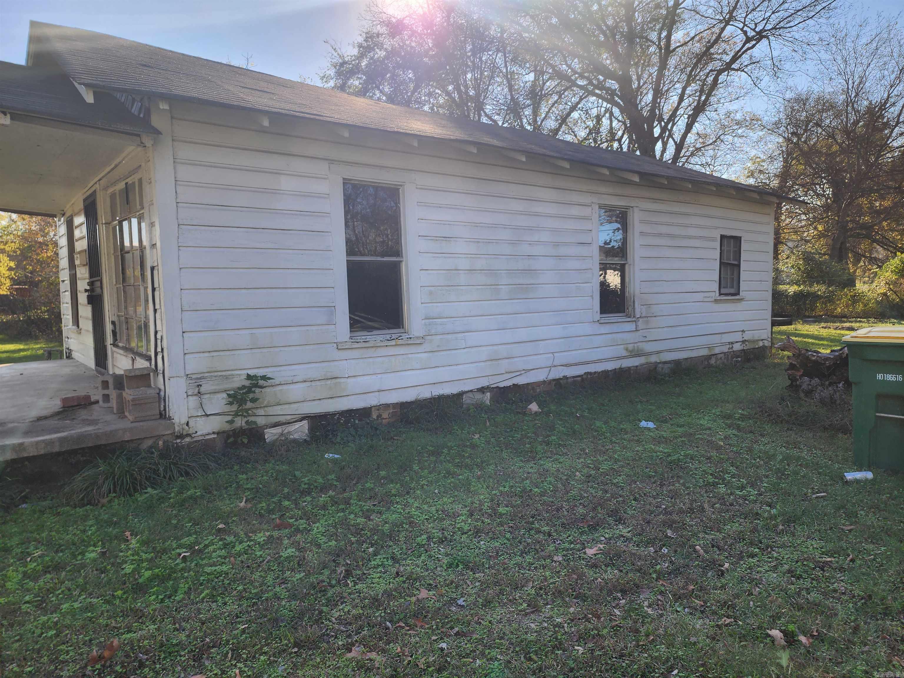 2920 Scott Street Property Photo 4