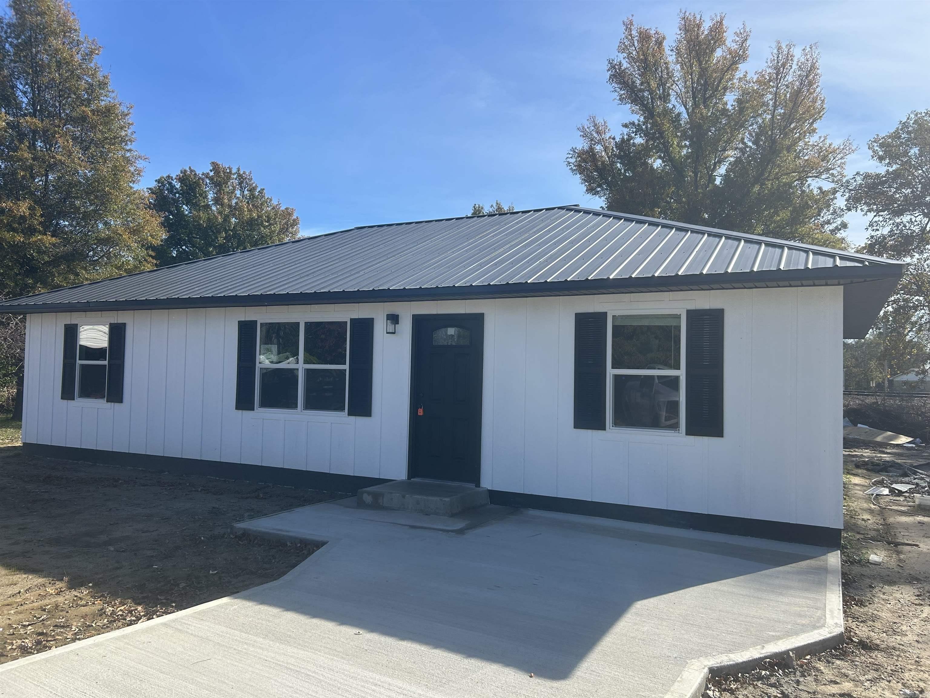 Flippo Pratt Real Estate Listings Main Image