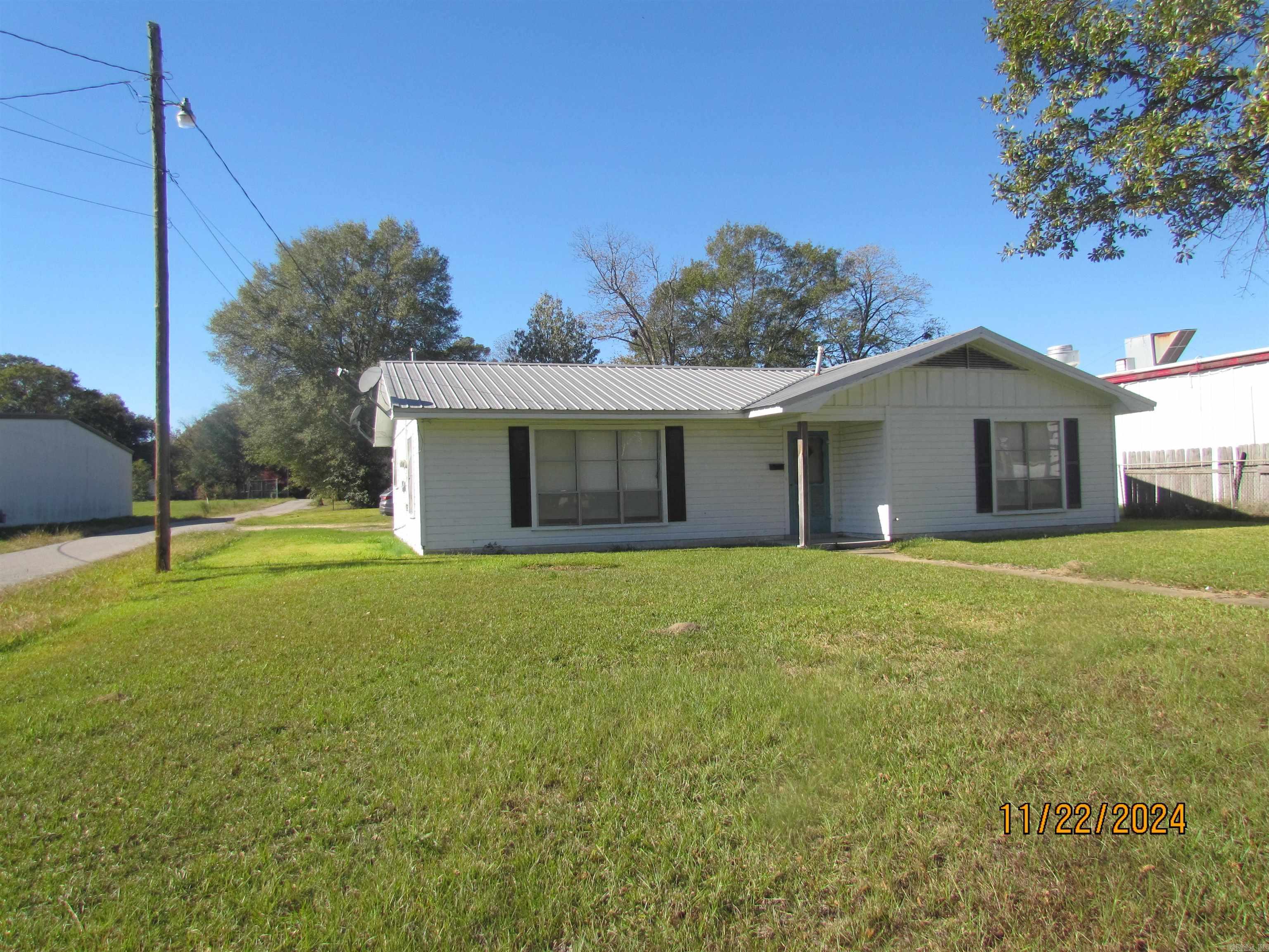 701 N Main Property Photo