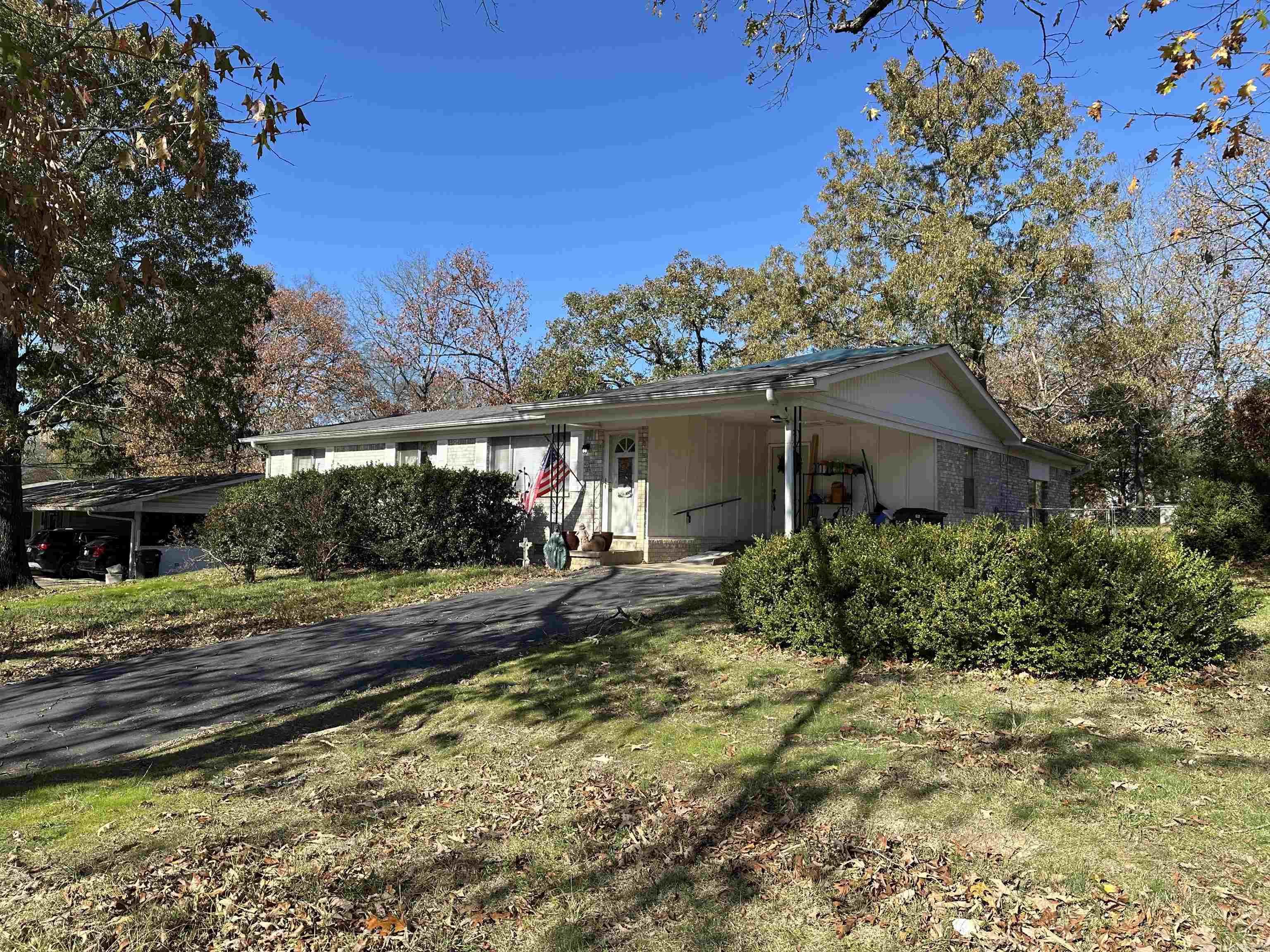 102 Douglas Drive Property Photo 2